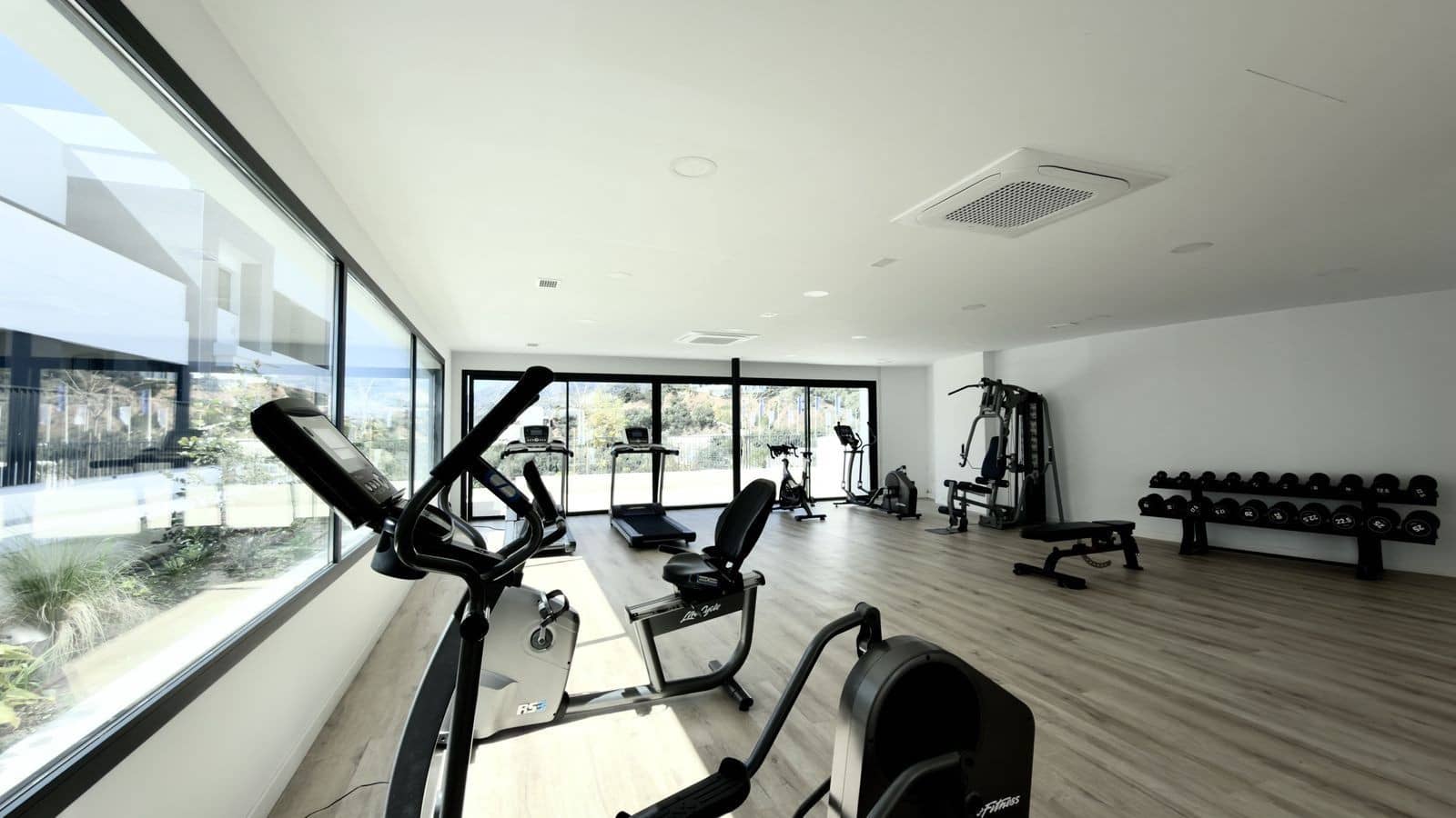 2 sypialnia Apartament na sprzedaż w Marbella z basenem garażem - 600 000 € (Ref: 9772928)