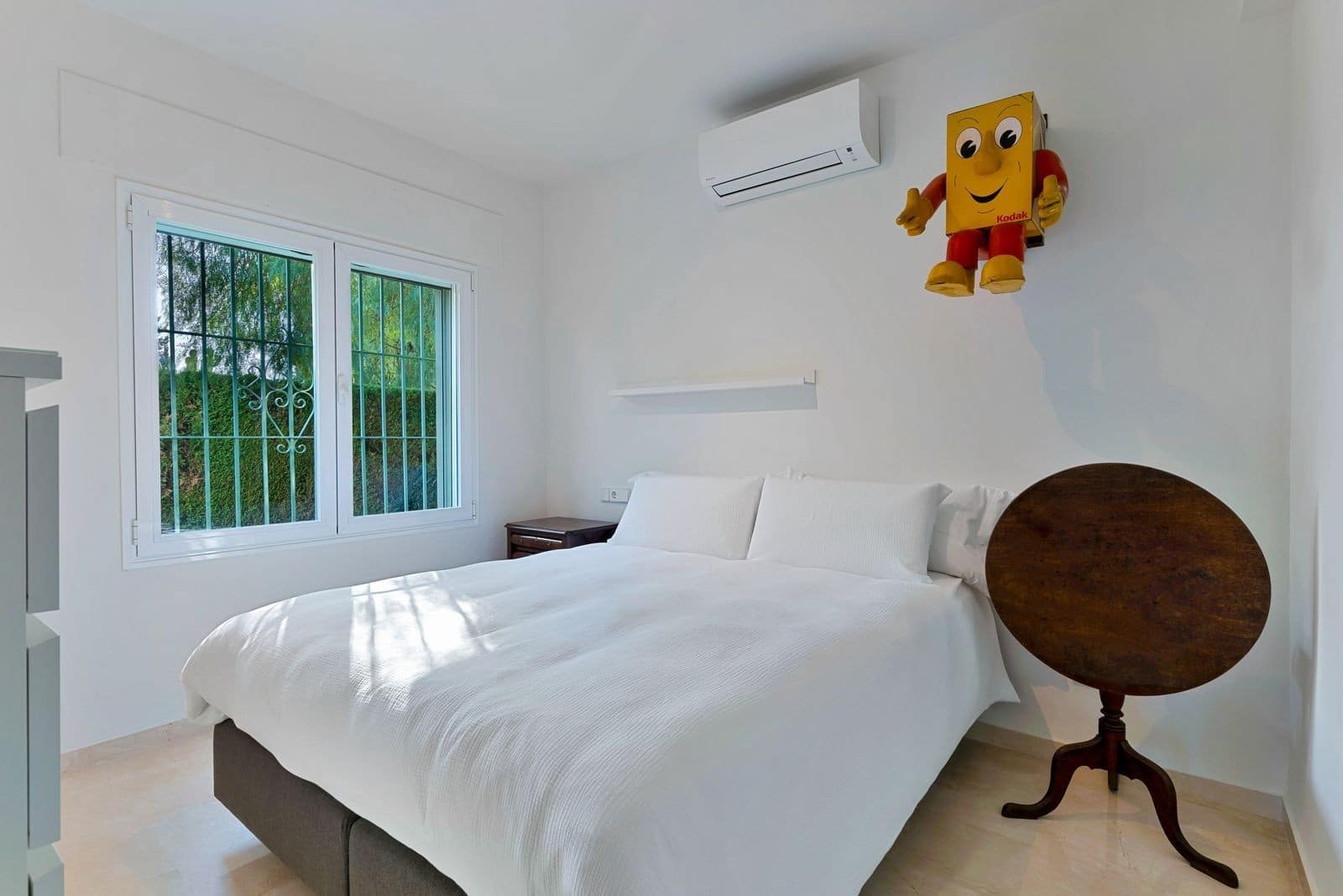 3 sypialnia Willa na sprzedaż w El Paraiso z basenem garażem - 1 650 000 € (Ref: 9772929)