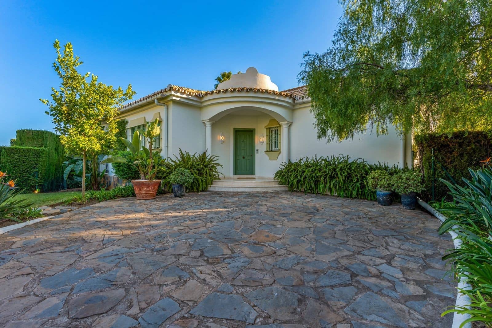 3 sypialnia Willa na sprzedaż w El Paraiso z basenem garażem - 1 650 000 € (Ref: 9772929)