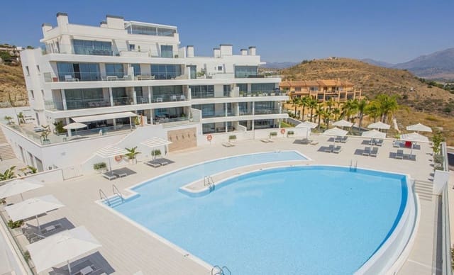 Ático de 2 habitaciones en La Cala de Mijas, Mijas en venta con piscina garaje - 795.000 € (Ref: 9777991)
