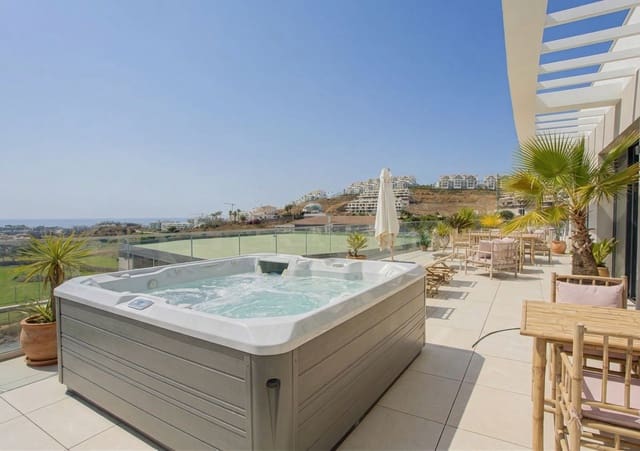 Ático de 2 habitaciones en La Cala de Mijas, Mijas en venta con piscina garaje - 795.000 € (Ref: 9777991)