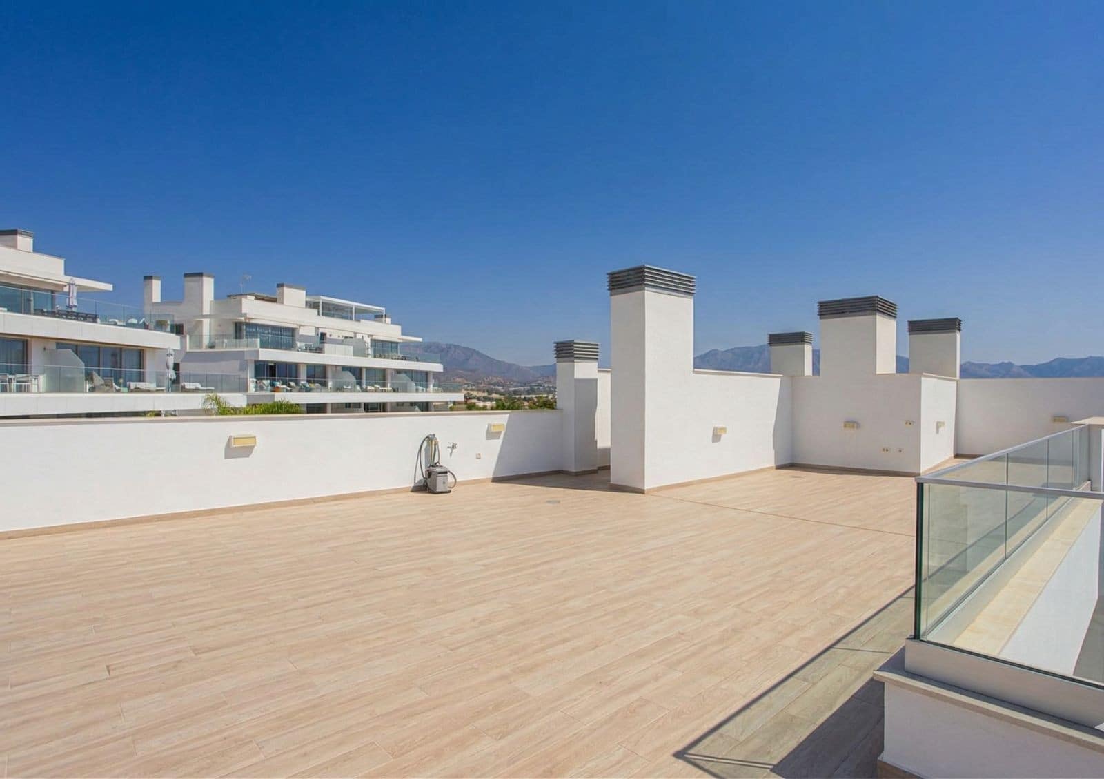2 sypialnia Penthouse na sprzedaż w La Cala de Mijas z basenem garażem - 795 000 € (Ref: 9777991)