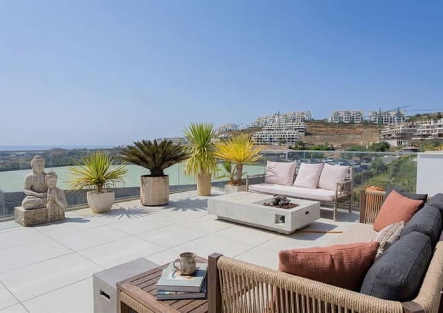 Ático de 2 habitaciones en La Cala de Mijas, Mijas en venta con piscina garaje - 795.000 € (Ref: 9777991)
