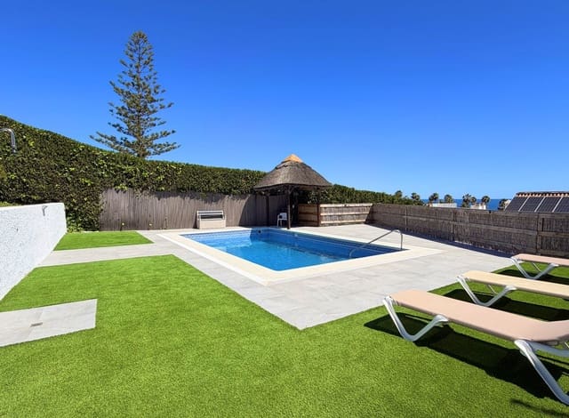 5 makuuhuone Huvila myytävänä paikassa Buenas Noches, Estepona mukana uima-altaan 
autotalli - 1 800 000 € (Ref: 9777993)