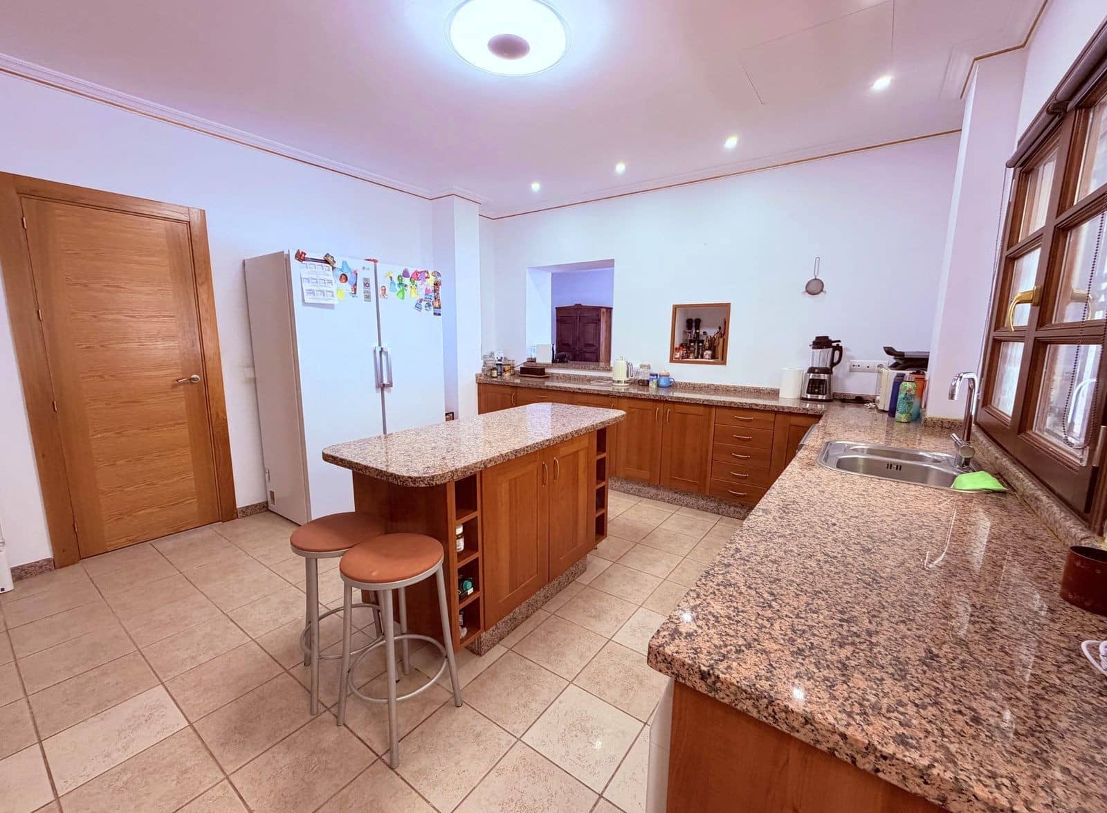 5 sypialnia Willa na sprzedaż w Buenas Noches z basenem garażem - 1 500 000 € (Ref: 9777993)