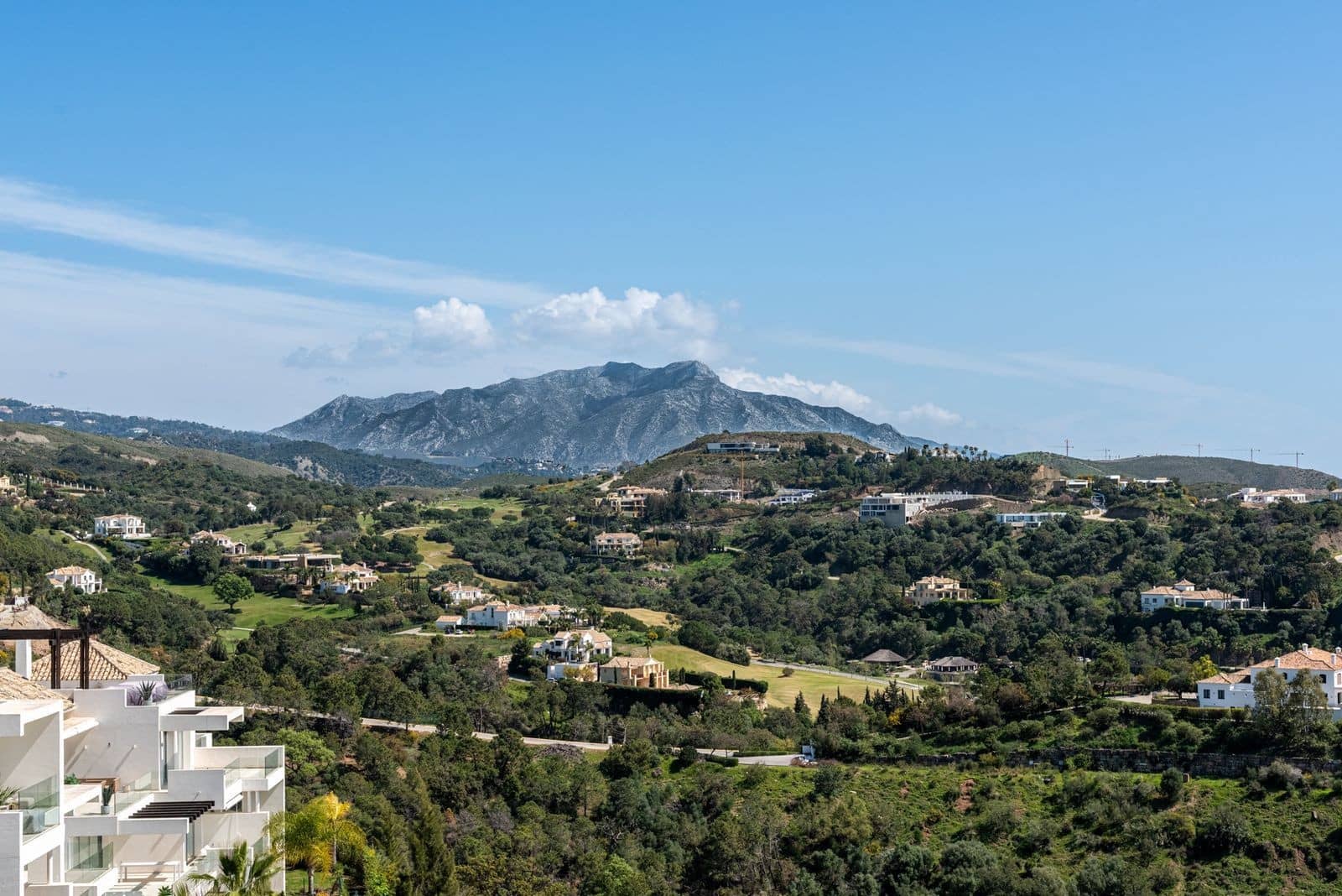 4 slaapkamer Penthouse te koop in Benahavis met zwembad garage - € 1.249.000 (Ref: 9777995)