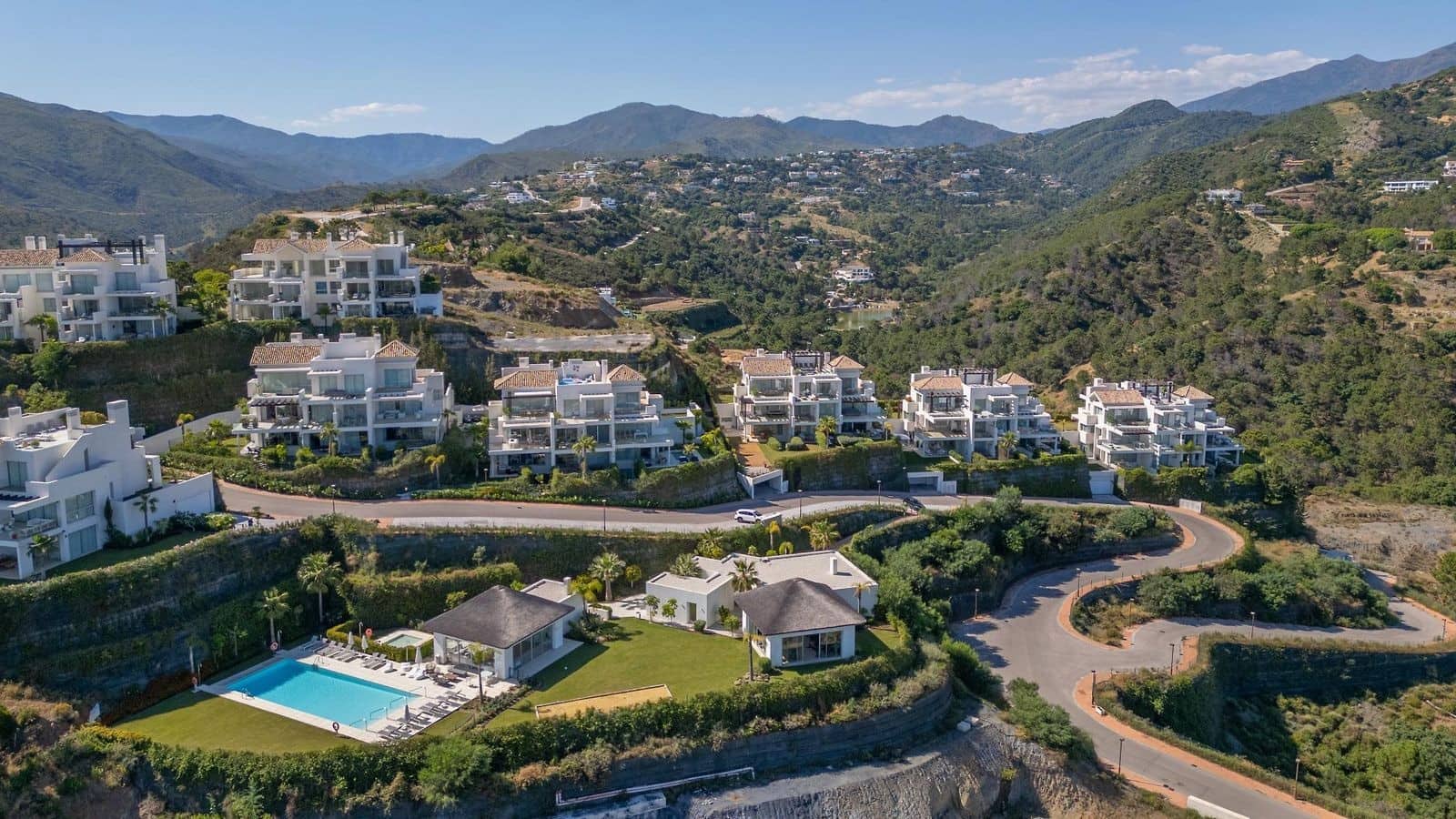 4 slaapkamer Penthouse te koop in Benahavis met zwembad garage - € 1.249.000 (Ref: 9777995)