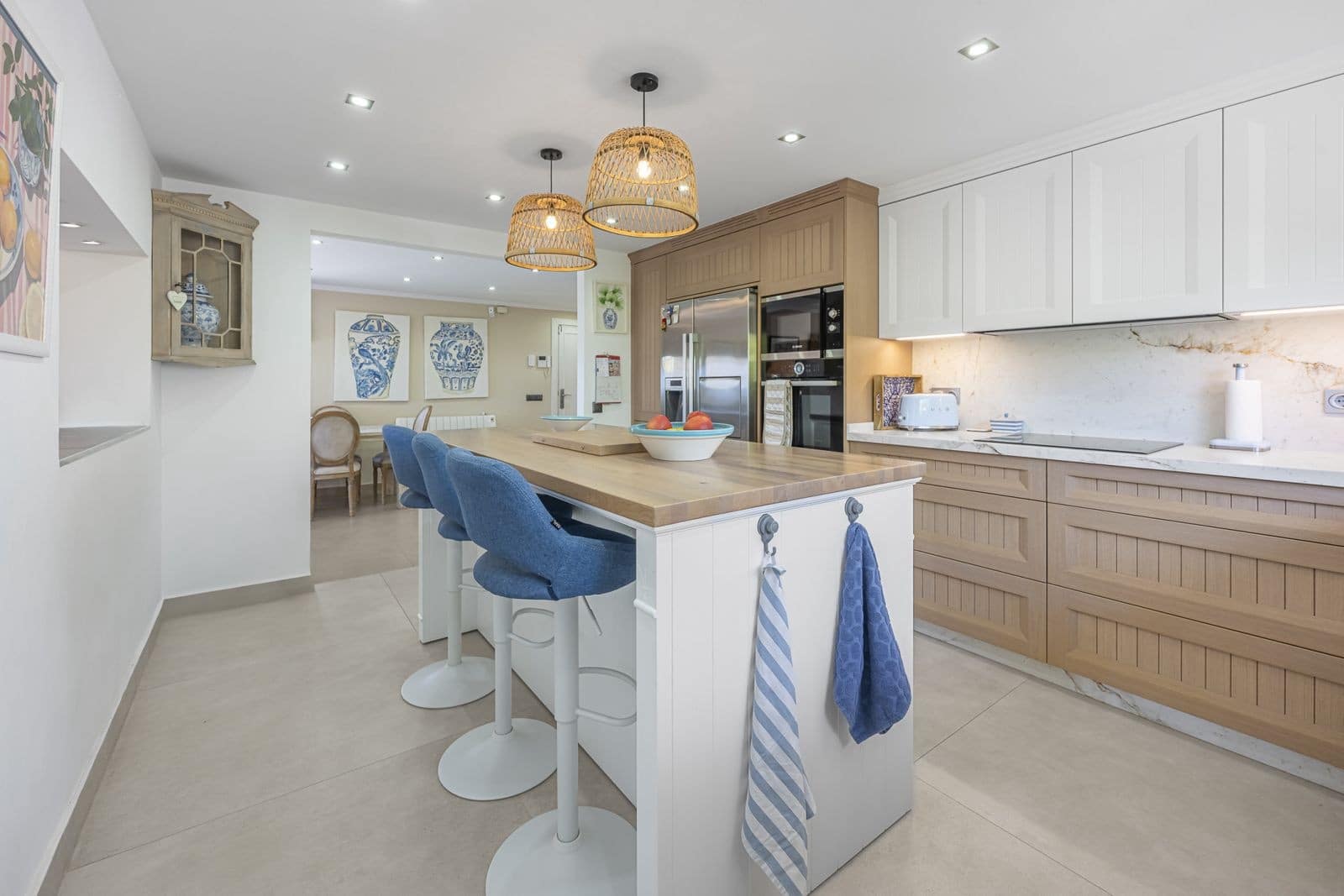 6 bedroom Villa for sale in Estepona with pool garage - € 1,550,000 (Ref: 9777996)