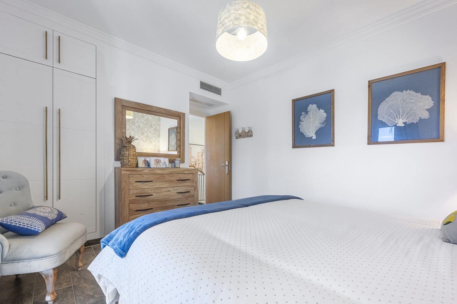 6 bedroom Villa for sale in Estepona with pool garage - € 1,550,000 (Ref: 9777996)