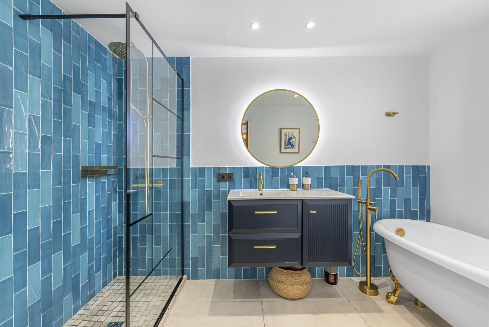 6 bedroom Villa for sale in Estepona with pool garage - € 1,550,000 (Ref: 9777996)