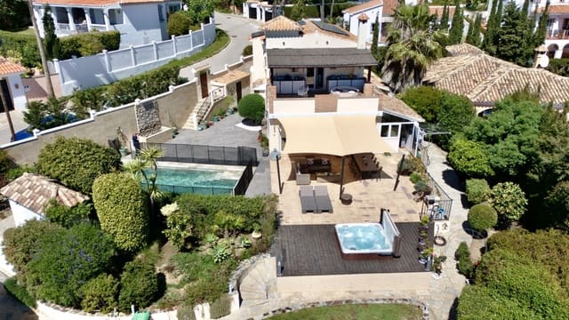 6 chambre Villa/Maison à vendre à Estepona avec piscine garage - 1 550 000 € (Ref: 9777996)