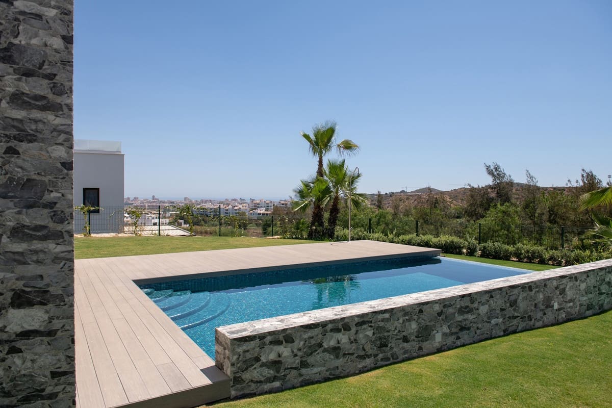 4 soveværelse Villa til salg i Mijas Costa med swimmingpool garage - € 1.650.000 (Ref: 9784347)