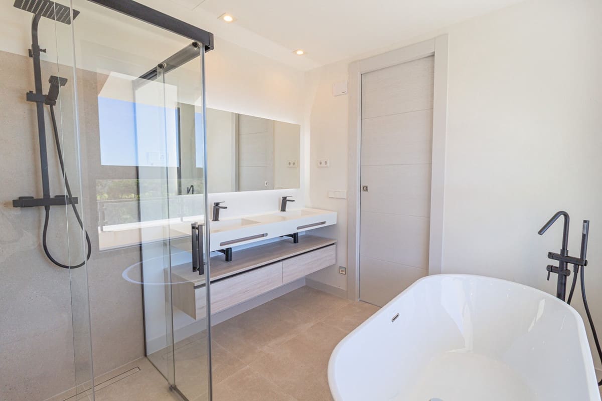 4 soveværelse Villa til salg i Mijas Costa med swimmingpool garage - € 1.650.000 (Ref: 9784347)