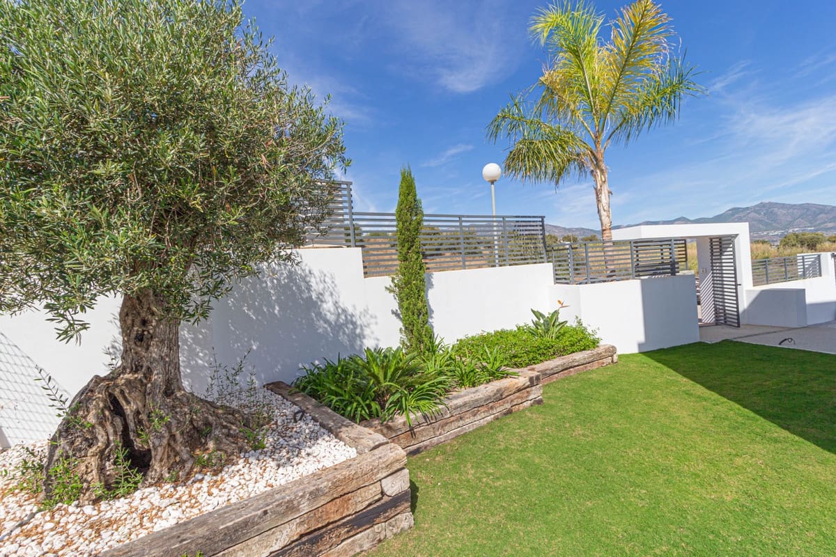 4 soveværelse Villa til salg i Mijas Costa med swimmingpool garage - € 1.650.000 (Ref: 9784347)