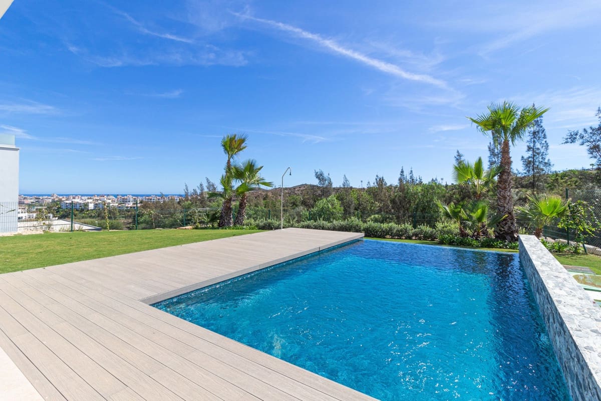 4 Zimmer Villa zu verkaufen in Mijas Costa mit Pool Garage - 1.650.000 € (Ref: 9784347)