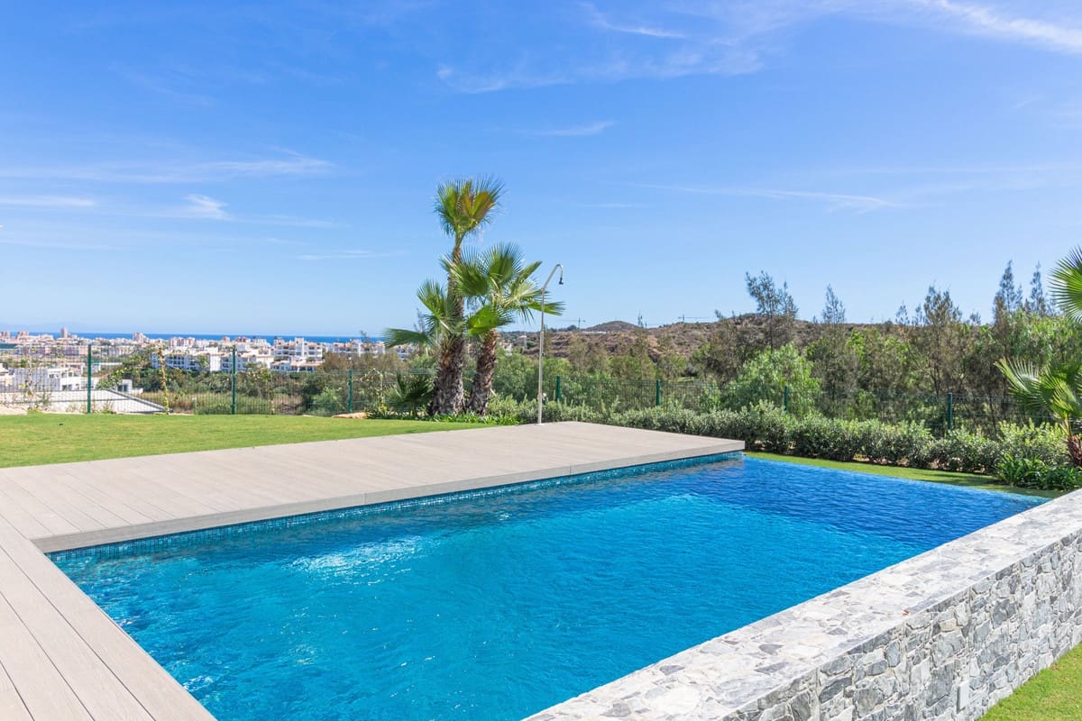 4 Zimmer Villa zu verkaufen in Mijas Costa mit Pool Garage - 1.650.000 € (Ref: 9784347)