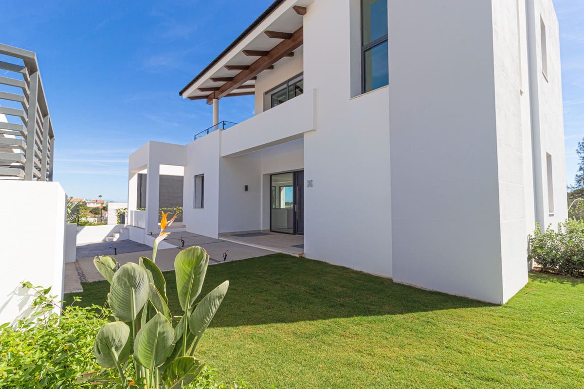 4 Zimmer Villa zu verkaufen in Mijas Costa mit Pool Garage - 1.650.000 € (Ref: 9784347)