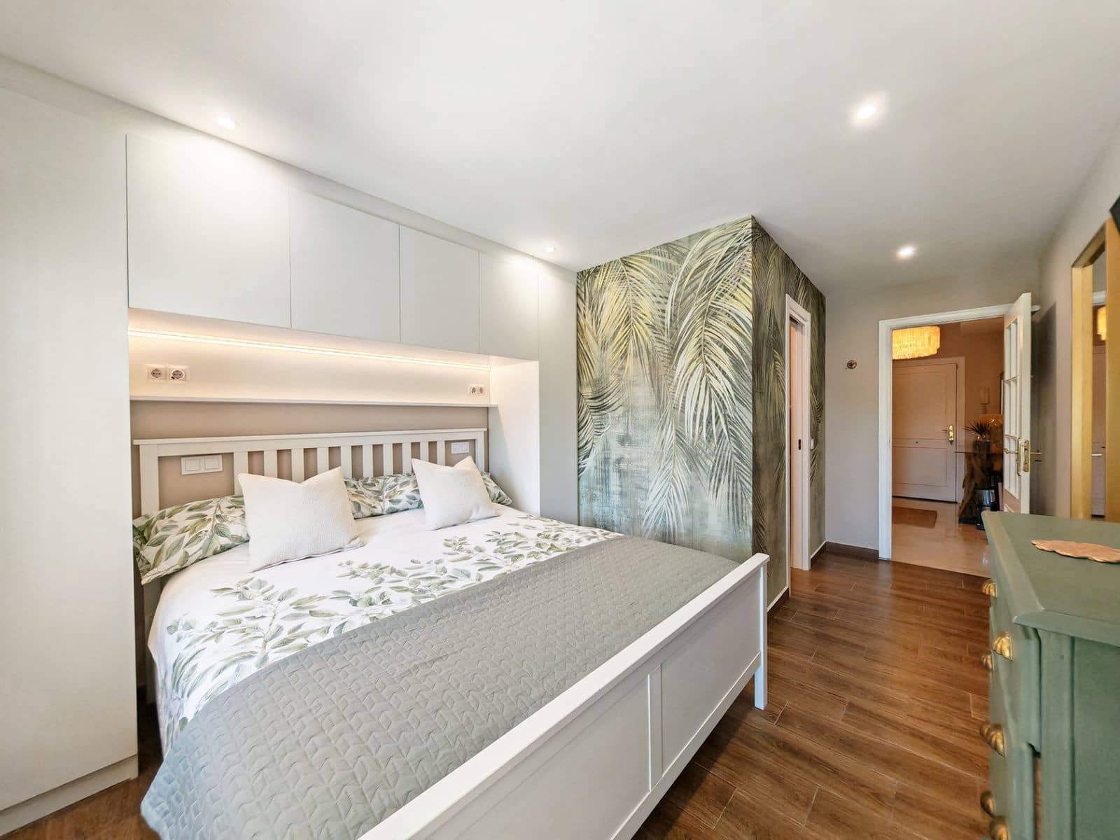 4 bedroom Villa for sale in Calahonda with pool garage - € 1,150,000 (Ref: 9796990)