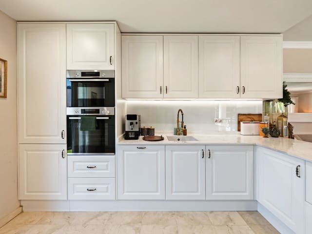 Chalet de 4 habitaciones en Calahonda, Mijas en venta con piscina garaje - 1.150.000 € (Ref: 9796990)