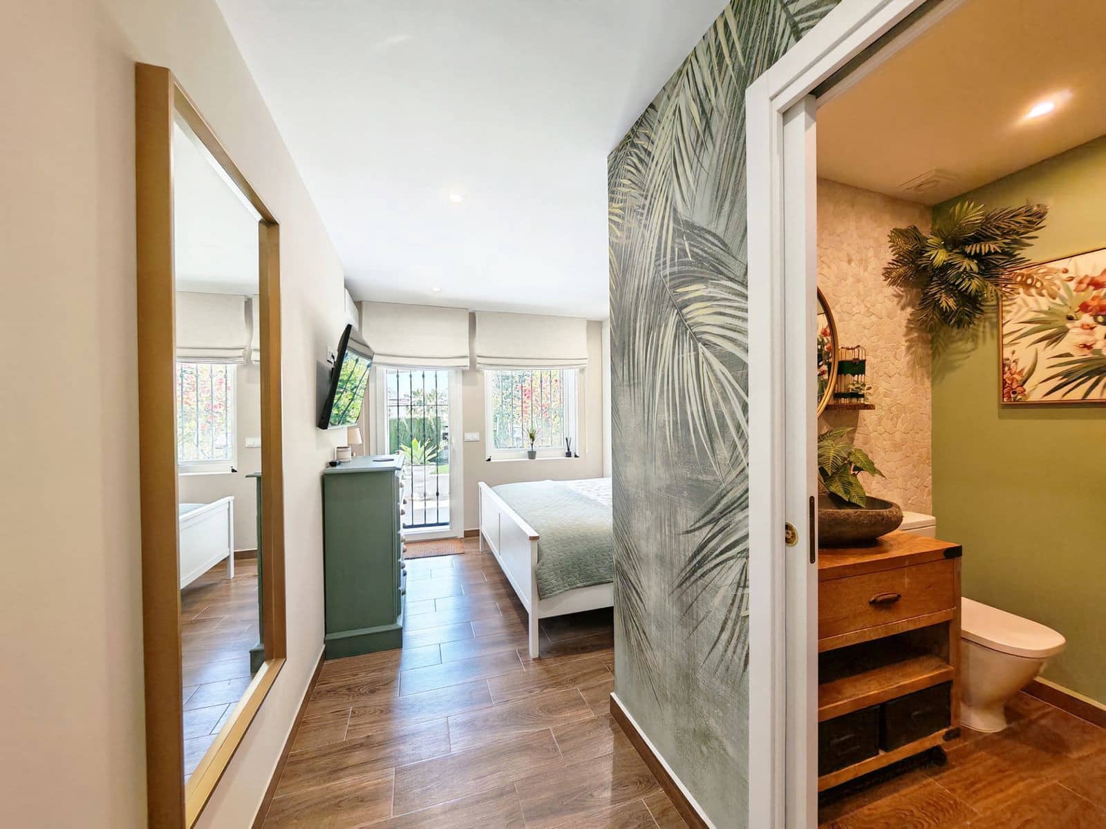 4 bedroom Villa for sale in Calahonda with pool garage - € 1,150,000 (Ref: 9796990)