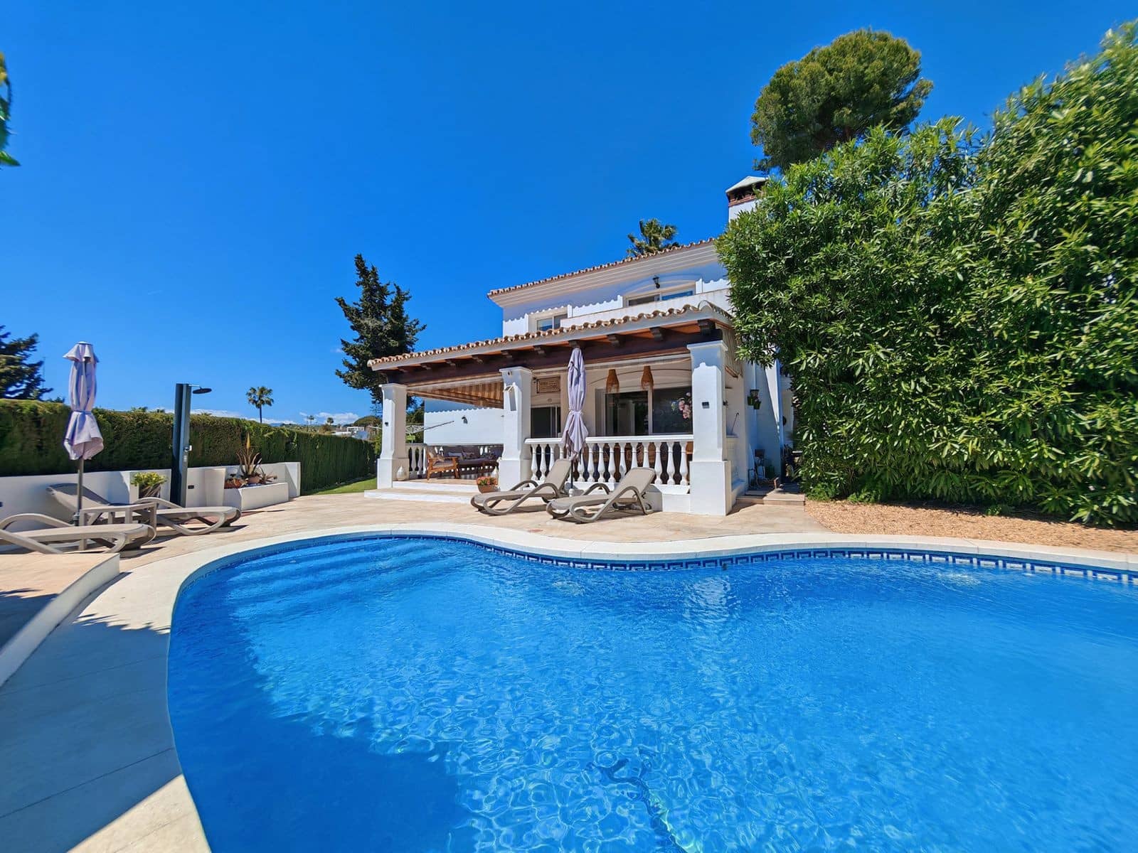 4 bedroom Villa for sale in Calahonda with pool garage - € 1,150,000 (Ref: 9796990)