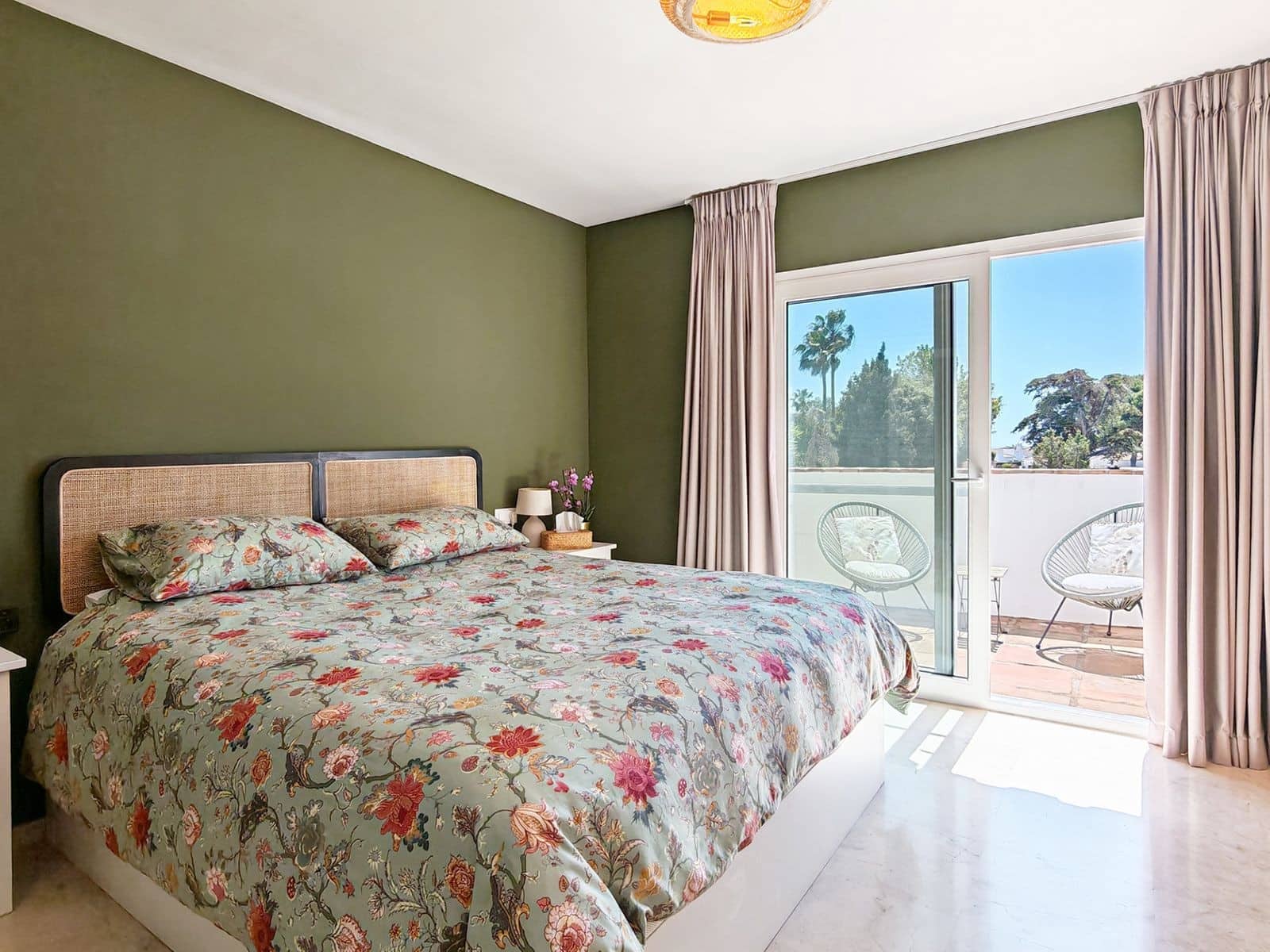 4 bedroom Villa for sale in Calahonda with pool garage - € 1,150,000 (Ref: 9796990)