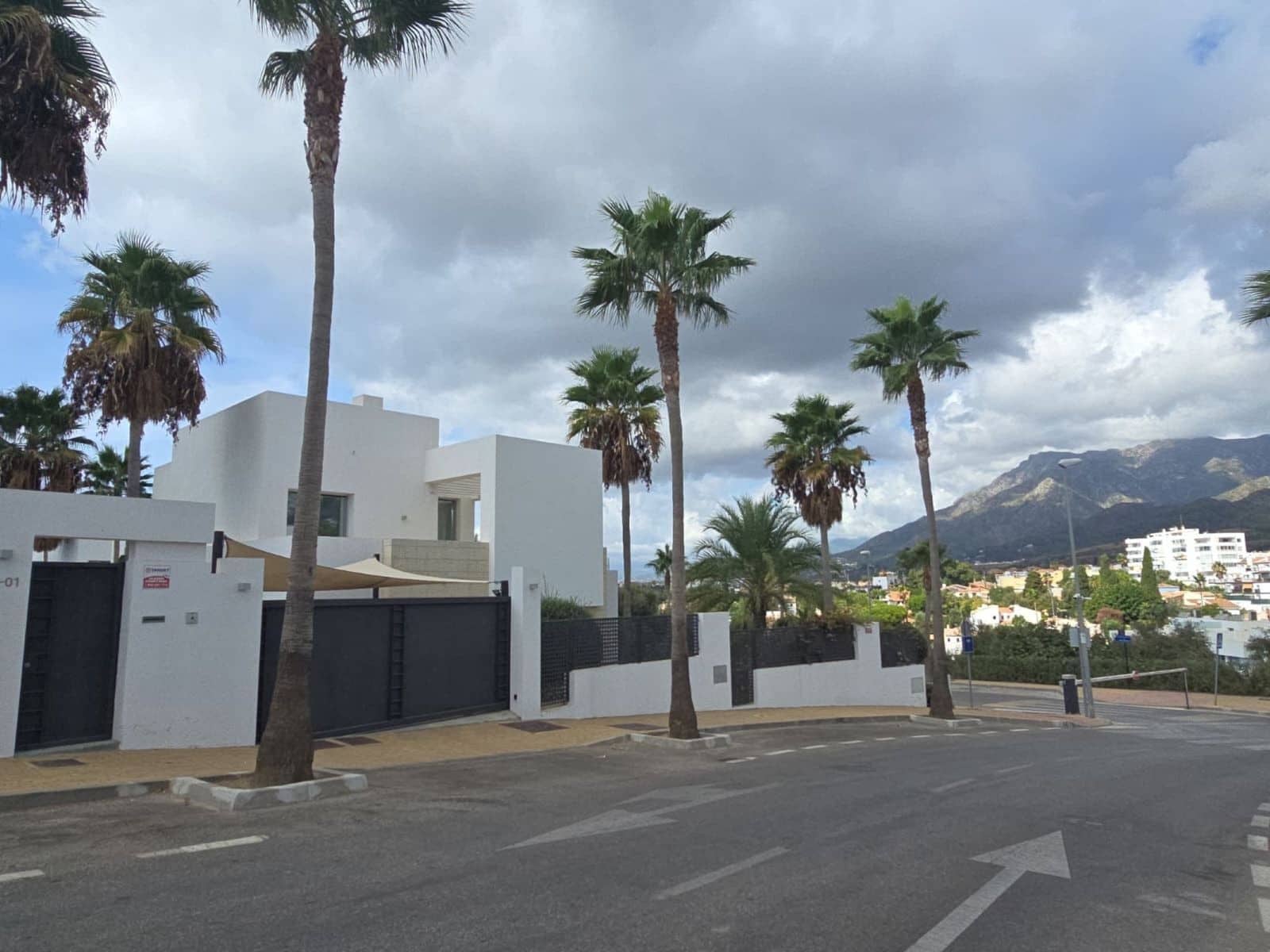 3 chambre Villa/Maison à vendre à Marbella avec piscine garage - 2 150 000 € (Ref: 9796991)