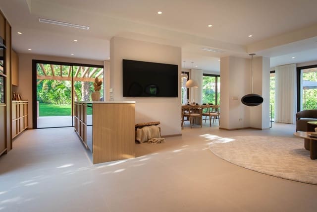 Chalet de 4 habitaciones en Guadalmina Alta, Marbella en venta con piscina garaje - 3.150.000 € (Ref: 9796992)