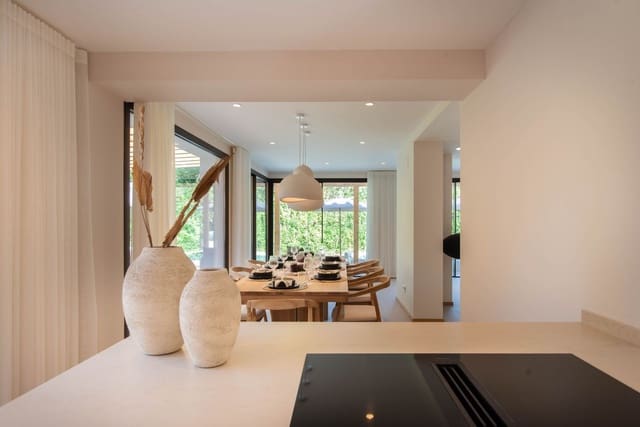 Chalet de 4 habitaciones en Guadalmina Alta, Marbella en venta con piscina garaje - 3.150.000 € (Ref: 9796992)