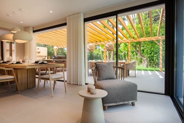 Chalet de 4 habitaciones en Guadalmina Alta, Marbella en venta con piscina garaje - 3.150.000 € (Ref: 9796992)