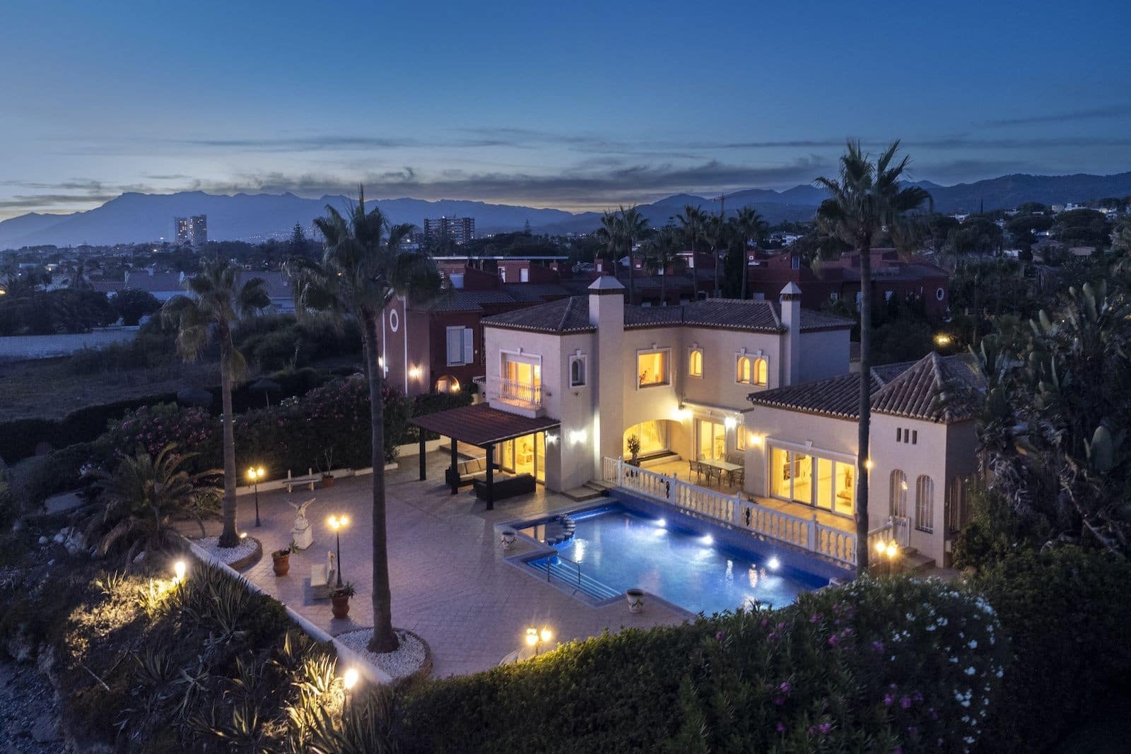 5 sypialnia Willa na sprzedaż w Marbella z basenem garażem - 5 995 000 € (Ref: 9796993)