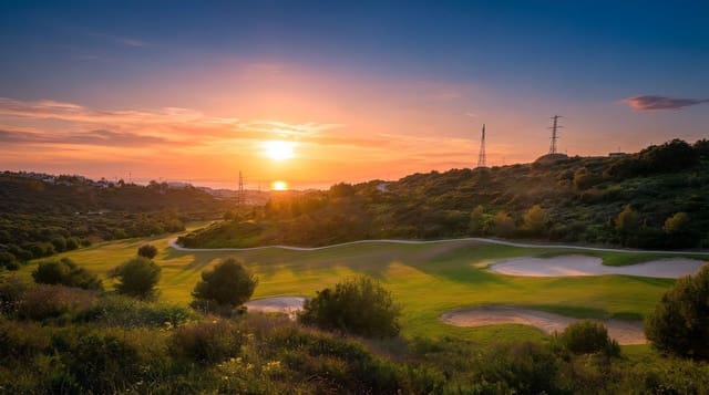 3 sypialnia Willa na sprzedaż w Estepona z basenem garażem - 1 520 000 € (Ref: 9796994)