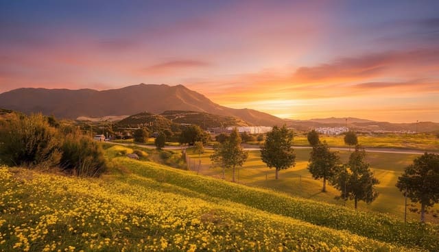 3 sypialnia Willa na sprzedaż w Estepona z basenem garażem - 1 520 000 € (Ref: 9796994)