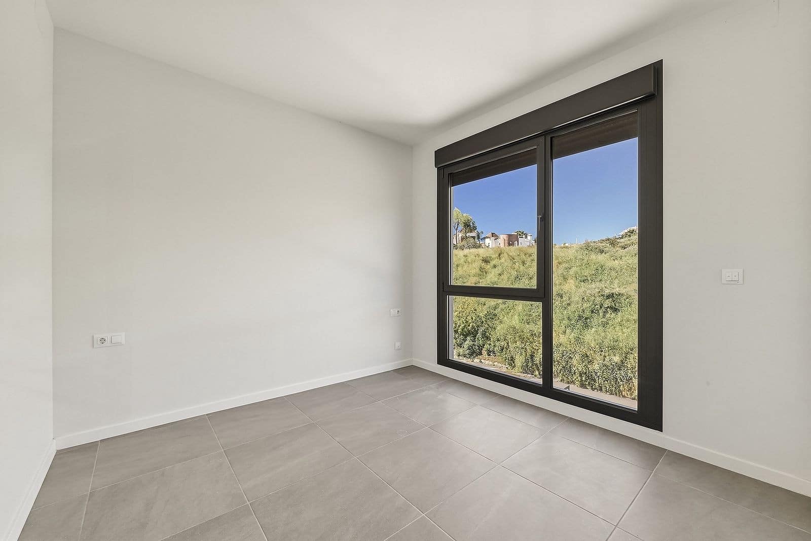 3 soverom Kjedet enebolig til salgs i Mijas Costa med svømmebasseng garasje - € 649 000 (Ref: 9799132)