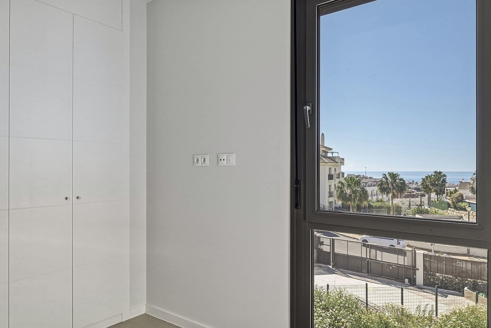3 soverom Kjedet enebolig til salgs i Mijas Costa med svømmebasseng garasje - € 649 000 (Ref: 9799132)