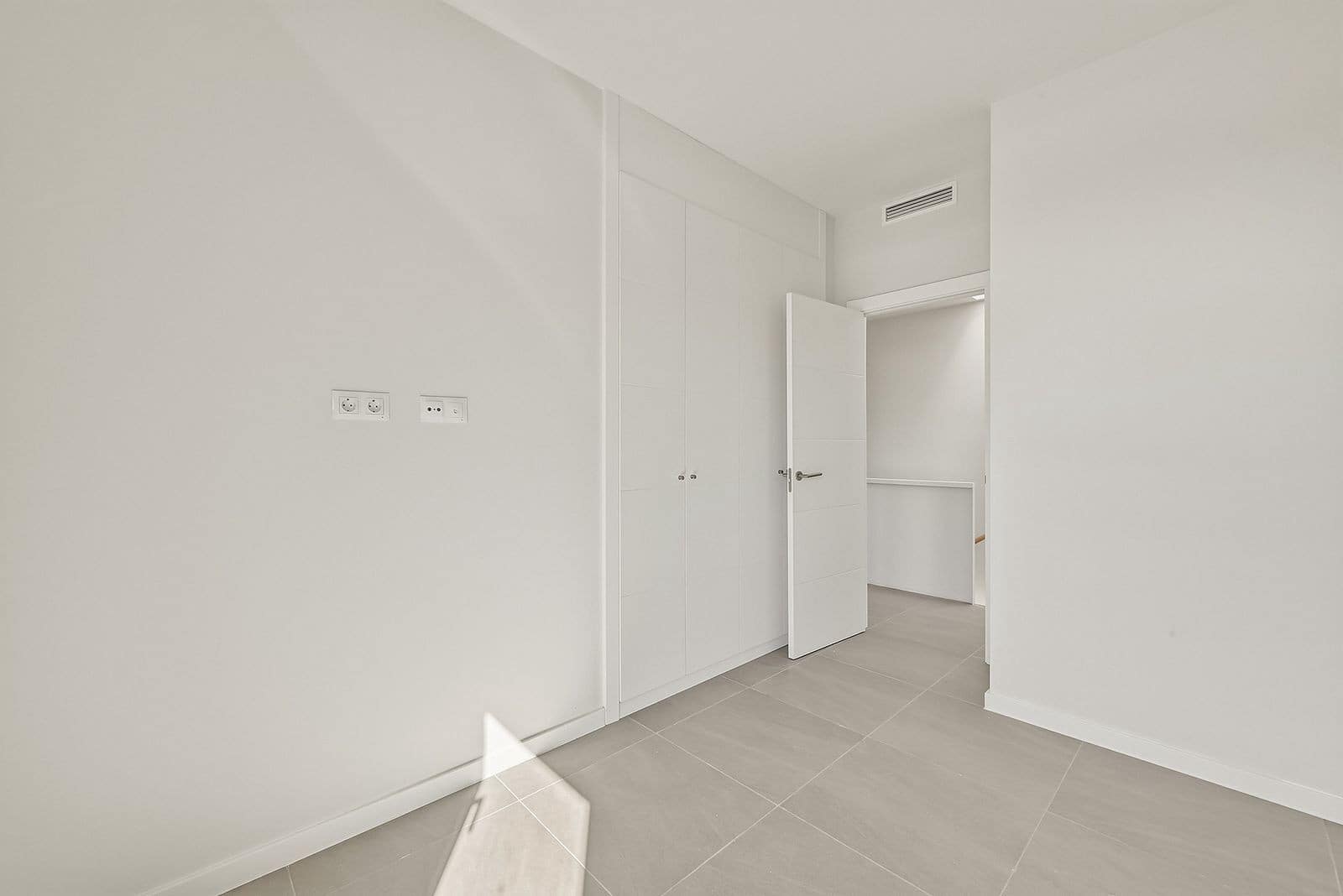 3 soverom Kjedet enebolig til salgs i Mijas Costa med svømmebasseng garasje - € 649 000 (Ref: 9799132)