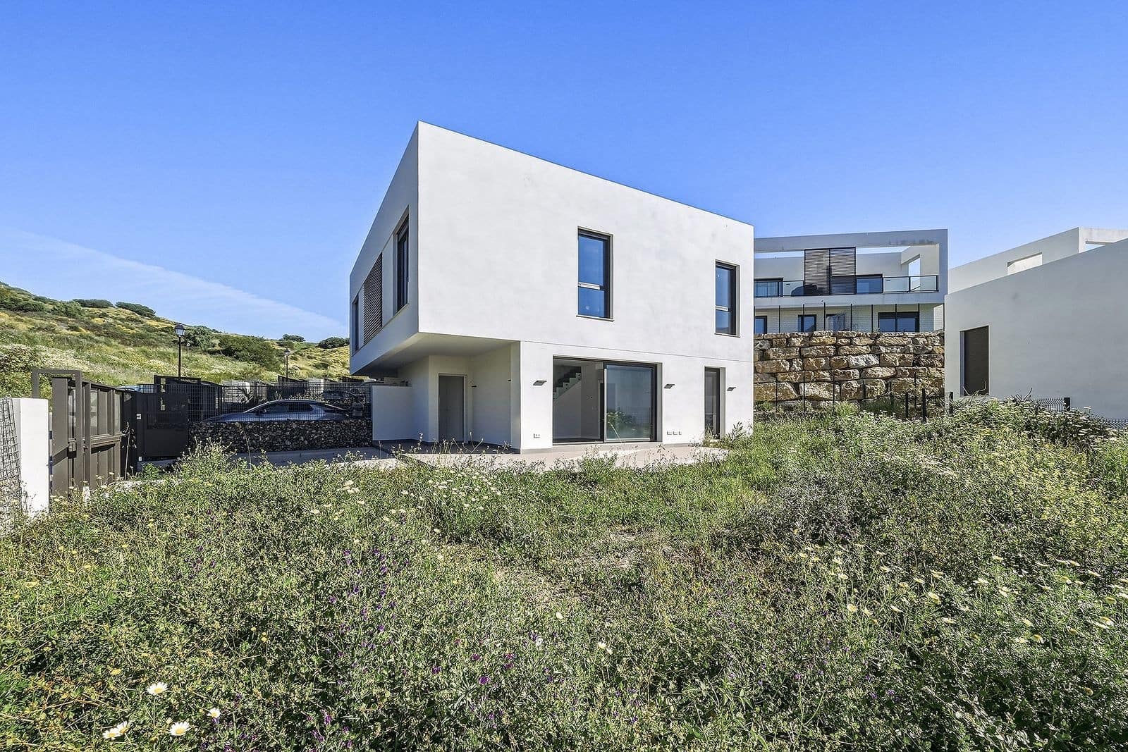 3 soverom Kjedet enebolig til salgs i Mijas Costa med svømmebasseng garasje - € 649 000 (Ref: 9799132)