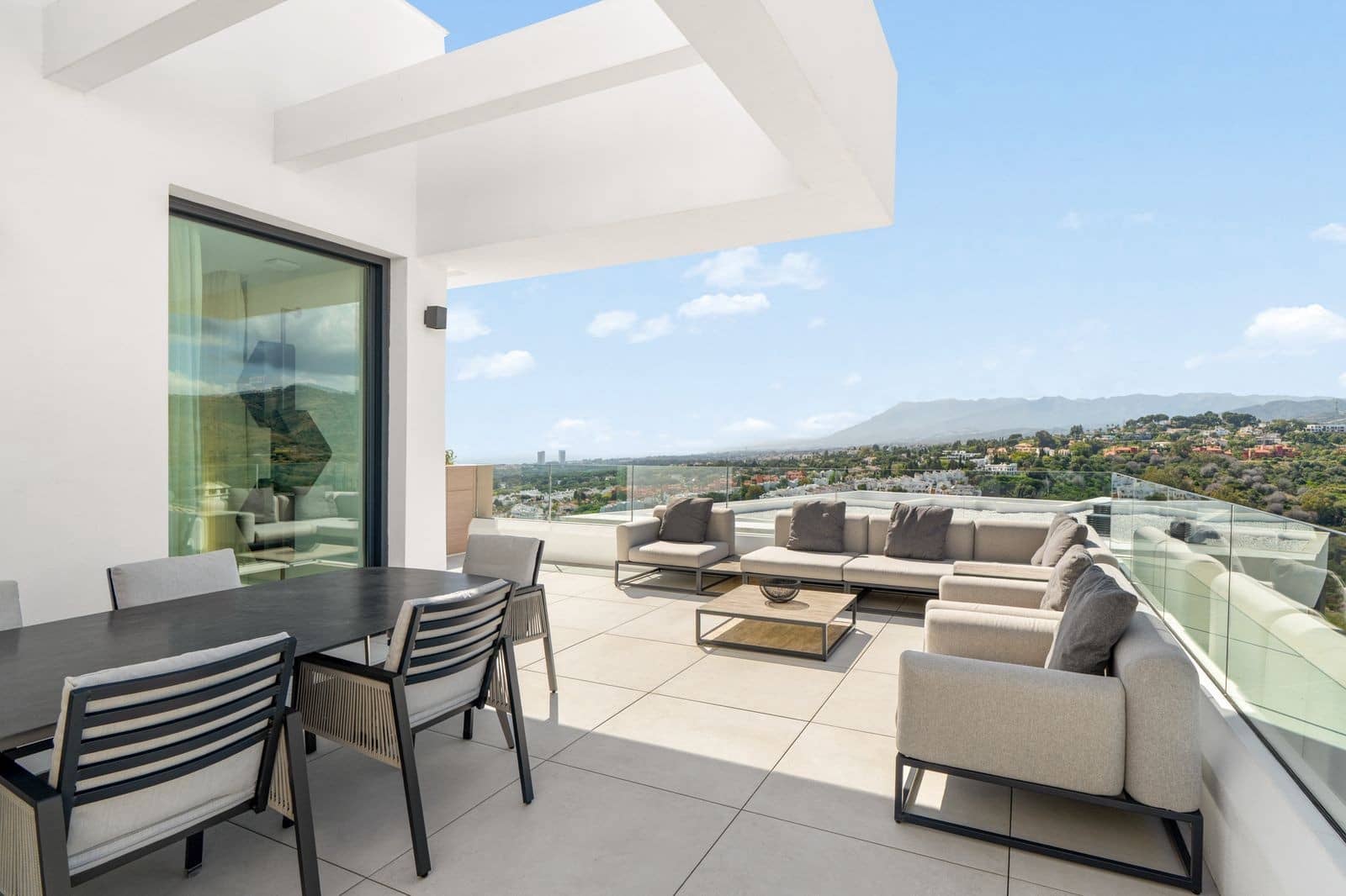 3 Zimmer Penthouse zu verkaufen in Marbella mit Pool Garage - 1.790.000 € (Ref: 9799133)