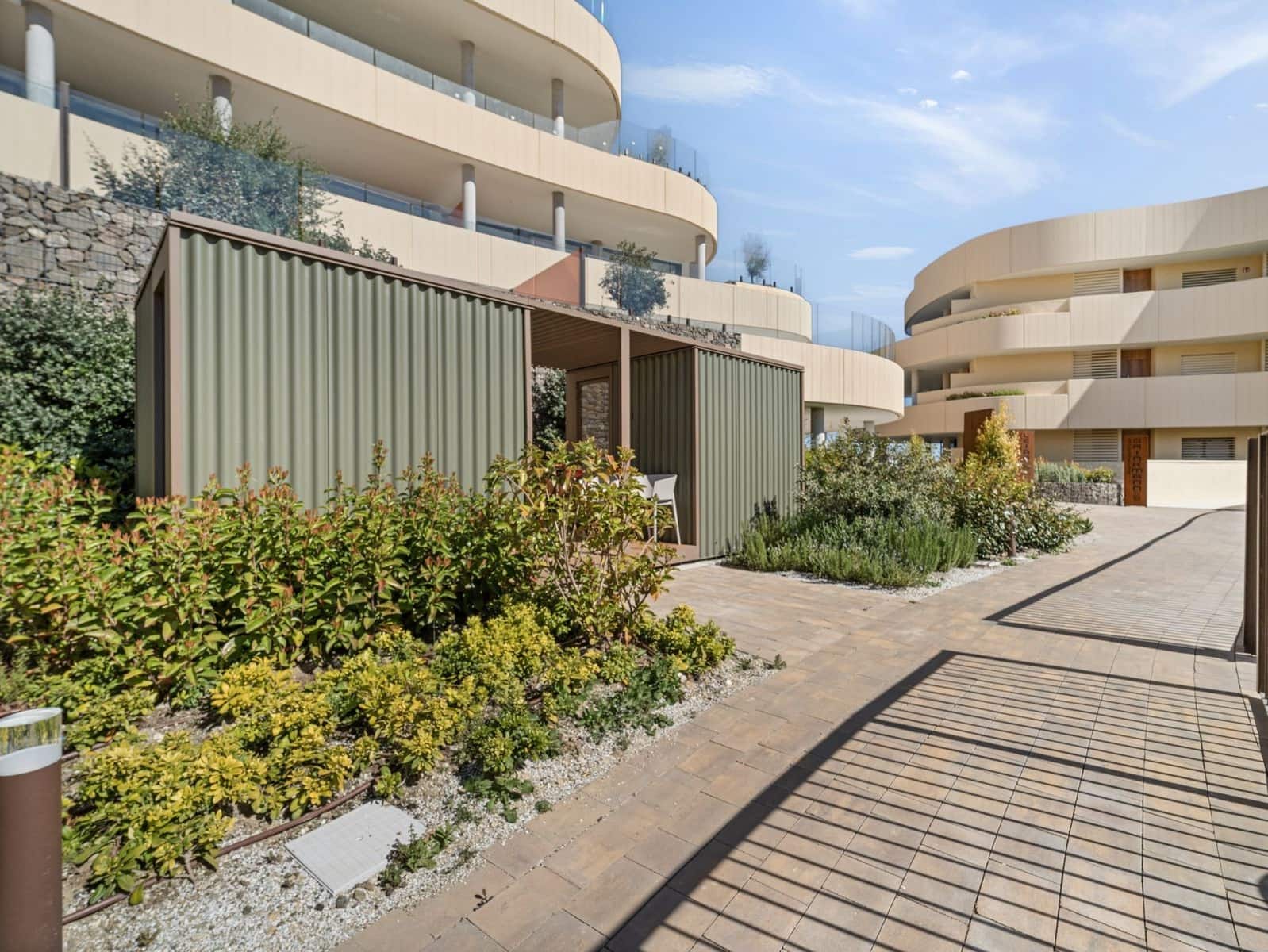 Apartamento de 2 habitaciones en Fuengirola en venta con piscina garaje - 849.000 € (Ref: 9799134)