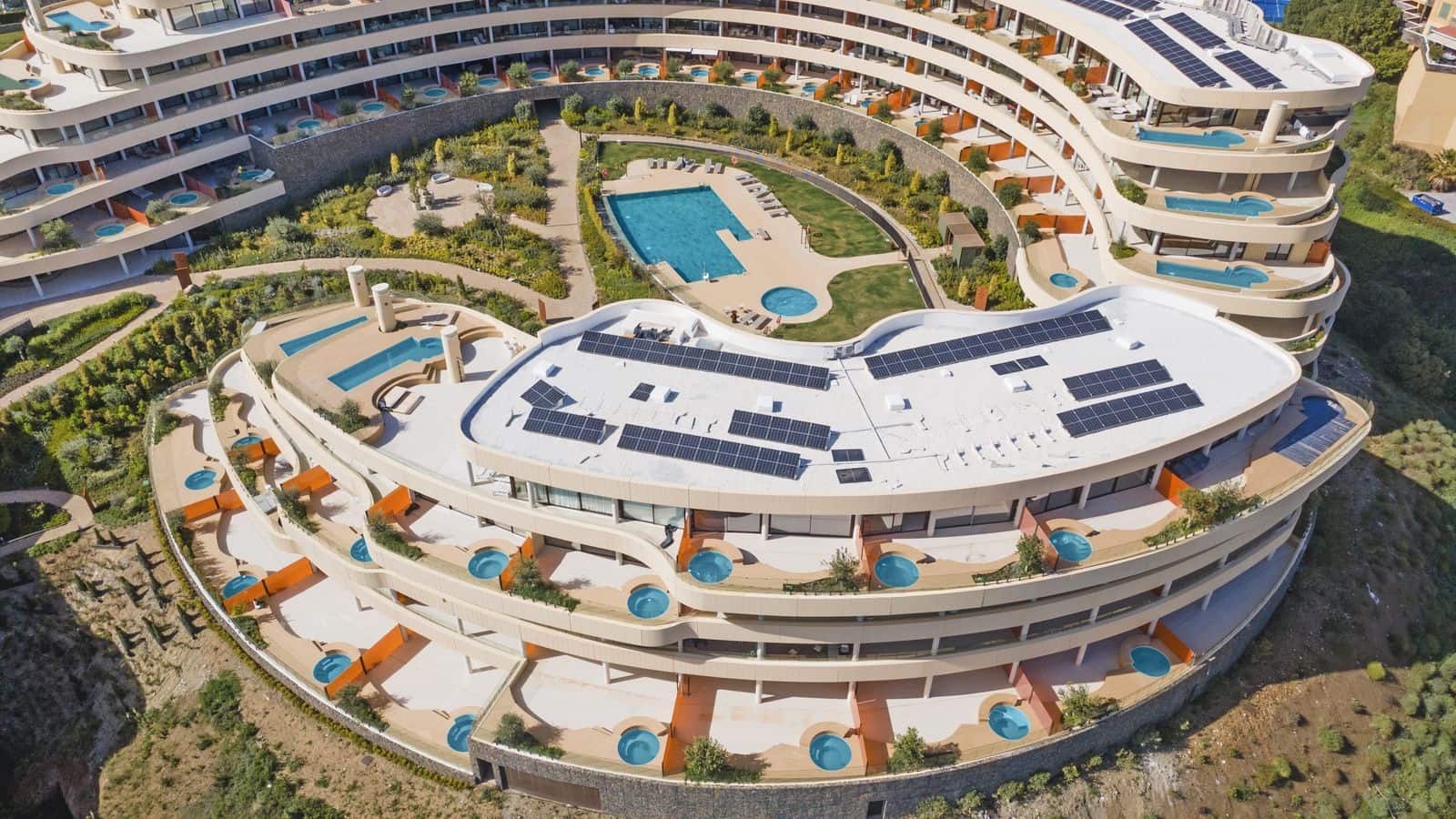 Apartamento de 2 habitaciones en Fuengirola en venta con piscina garaje - 849.000 € (Ref: 9799134)