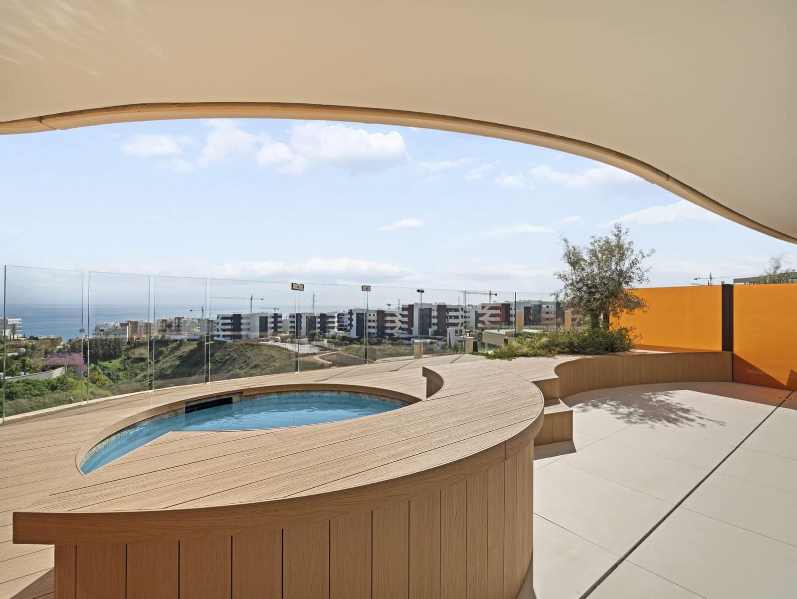 Apartamento de 2 habitaciones en Fuengirola en venta con piscina garaje - 795.000 € (Ref: 9799134)