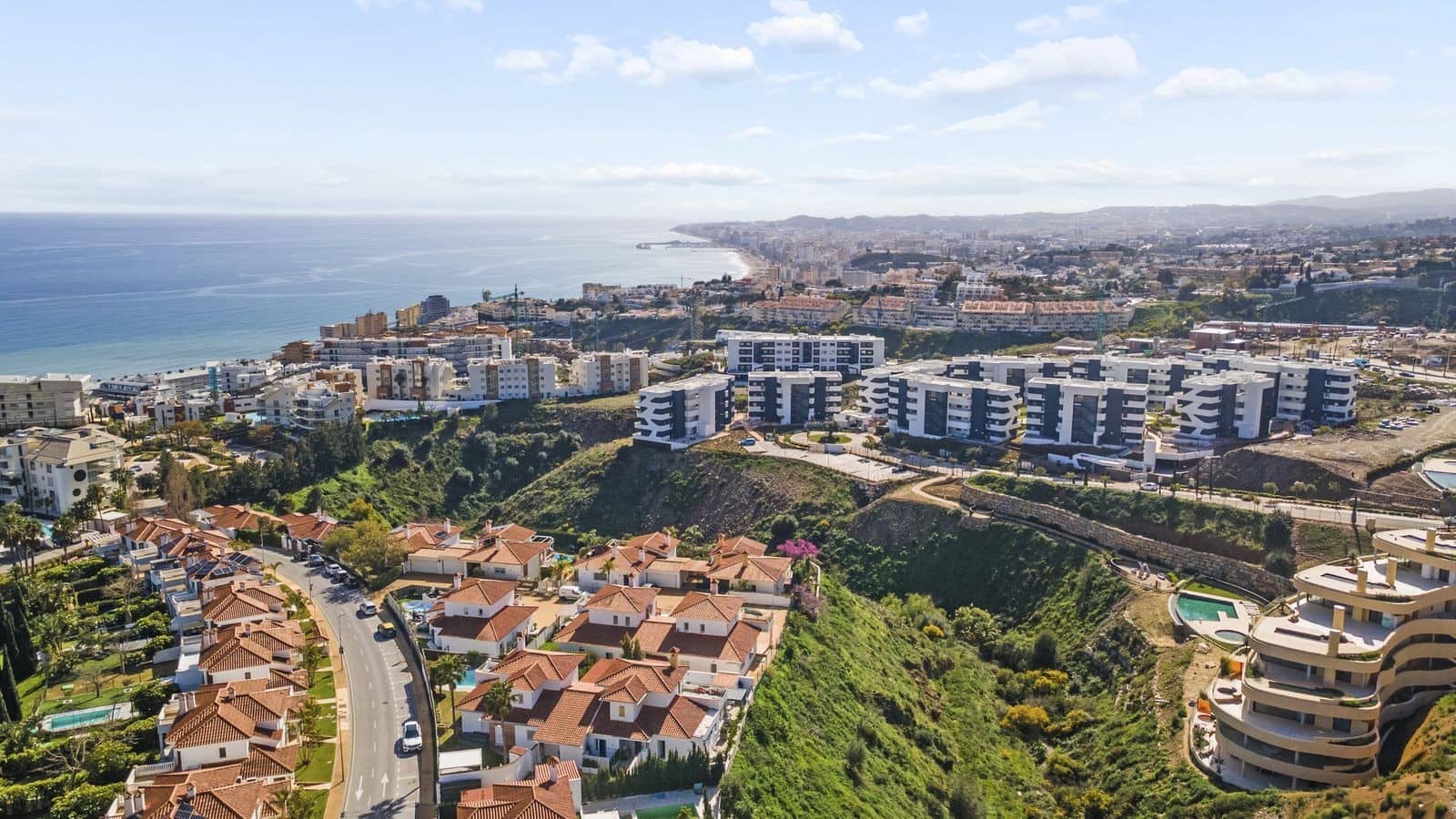 Apartamento de 2 habitaciones en Fuengirola en venta con piscina garaje - 795.000 € (Ref: 9799134)