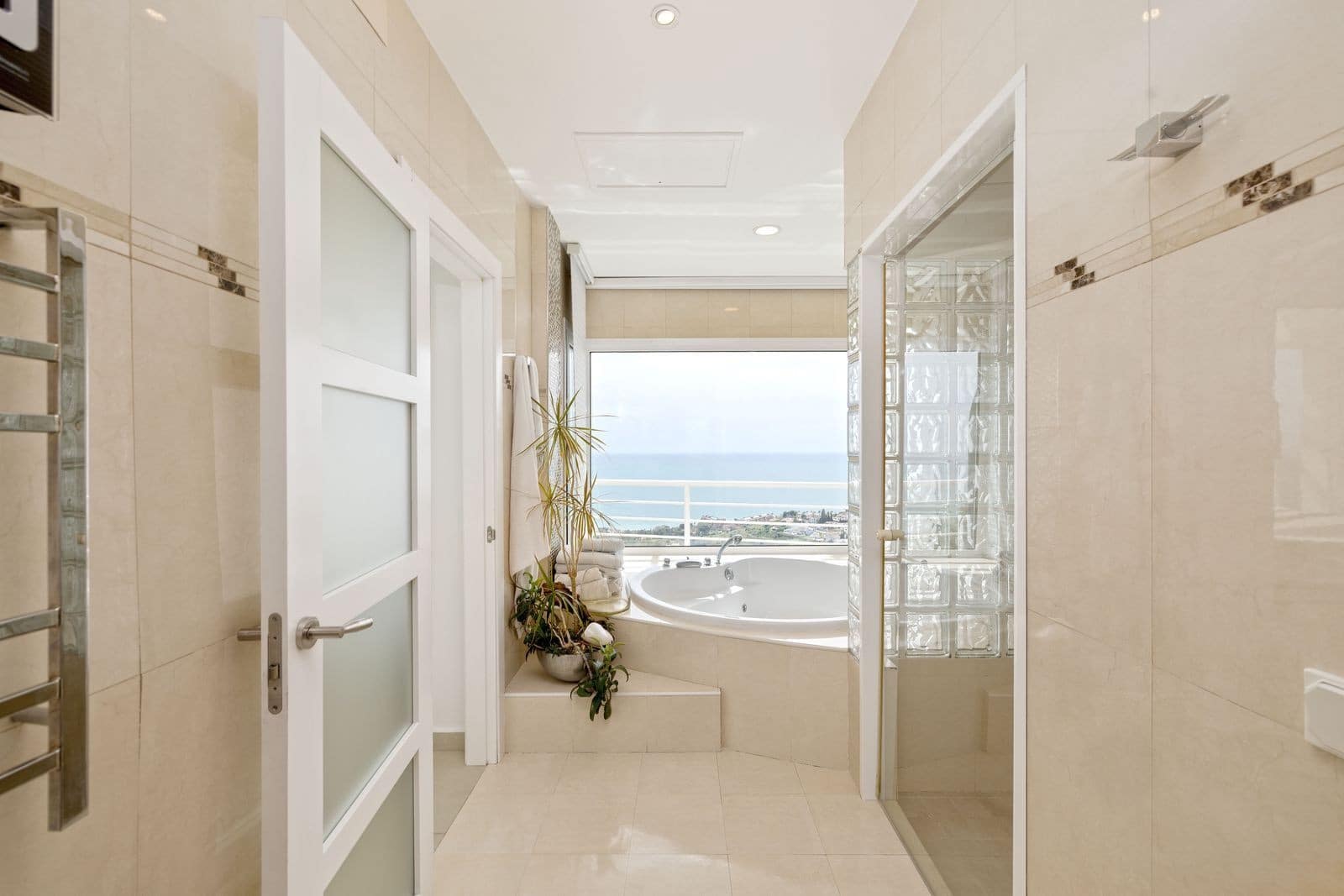 4 sovrum Villa till salu i Benalmadena Costa med pool garage - 3 389 000 € (Ref: 9799138)