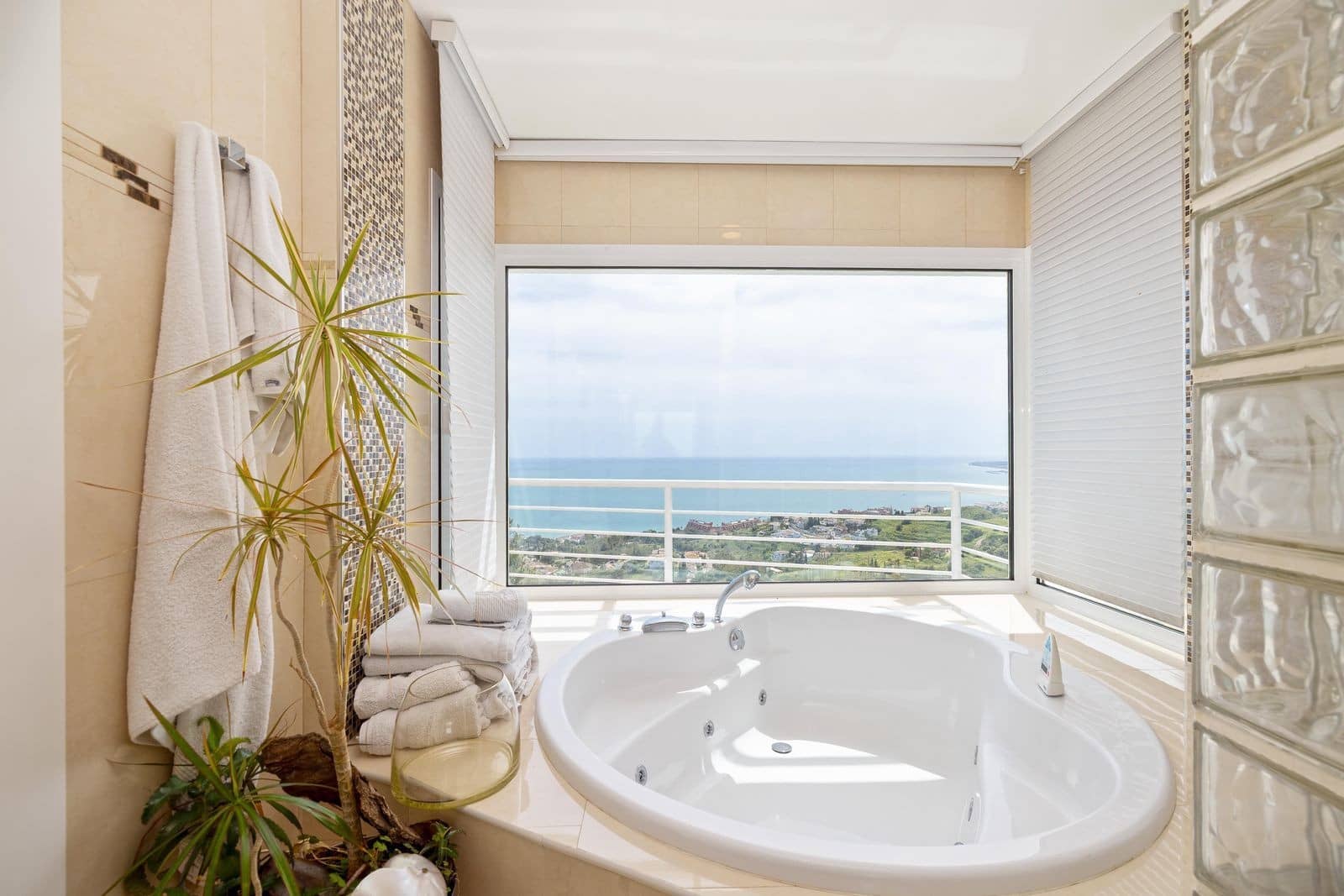 4 sovrum Villa till salu i Benalmadena Costa med pool garage - 3 389 000 € (Ref: 9799138)