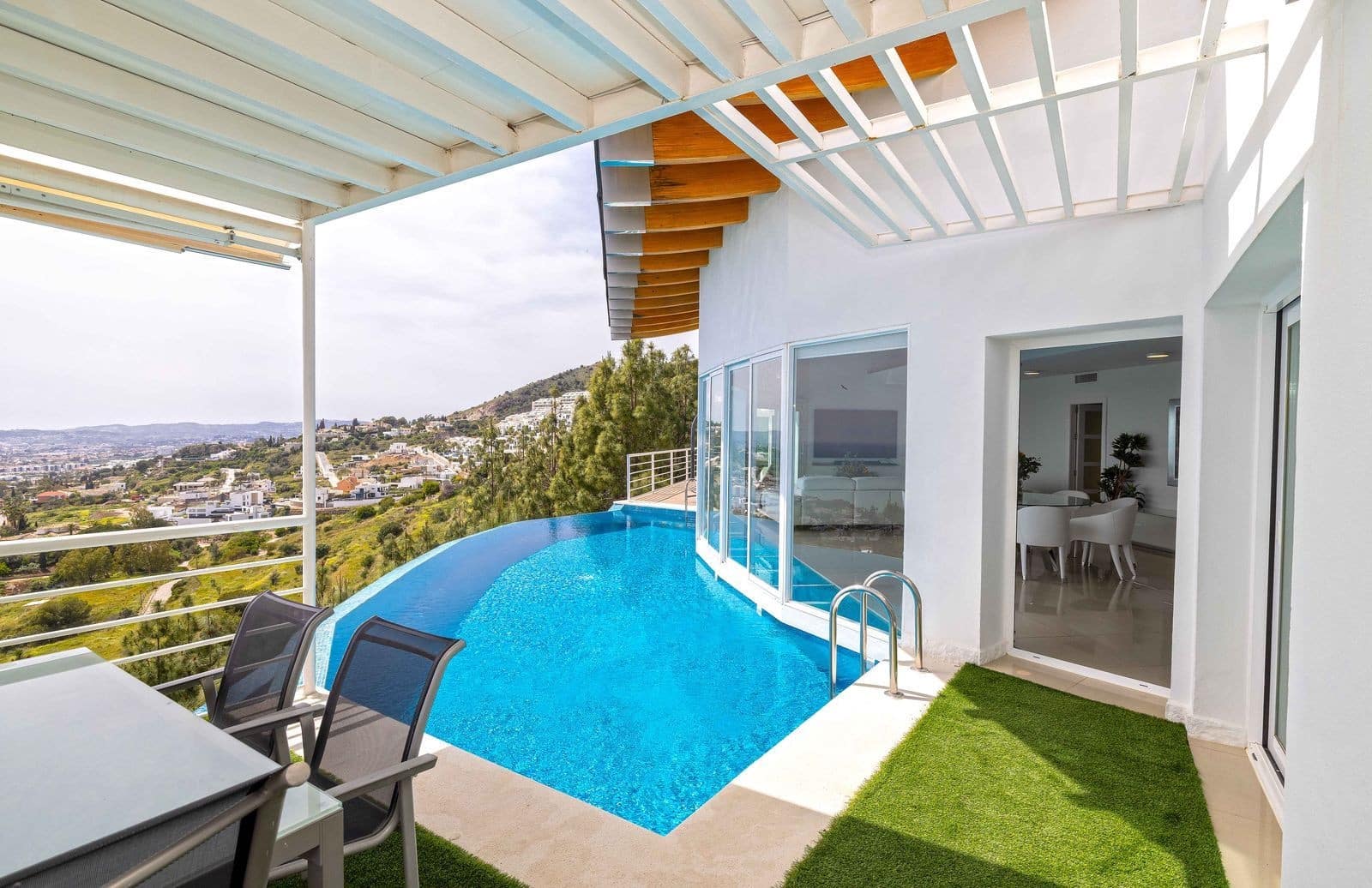 4 sovrum Villa till salu i Benalmadena Costa med pool garage - 3 389 000 € (Ref: 9799138)