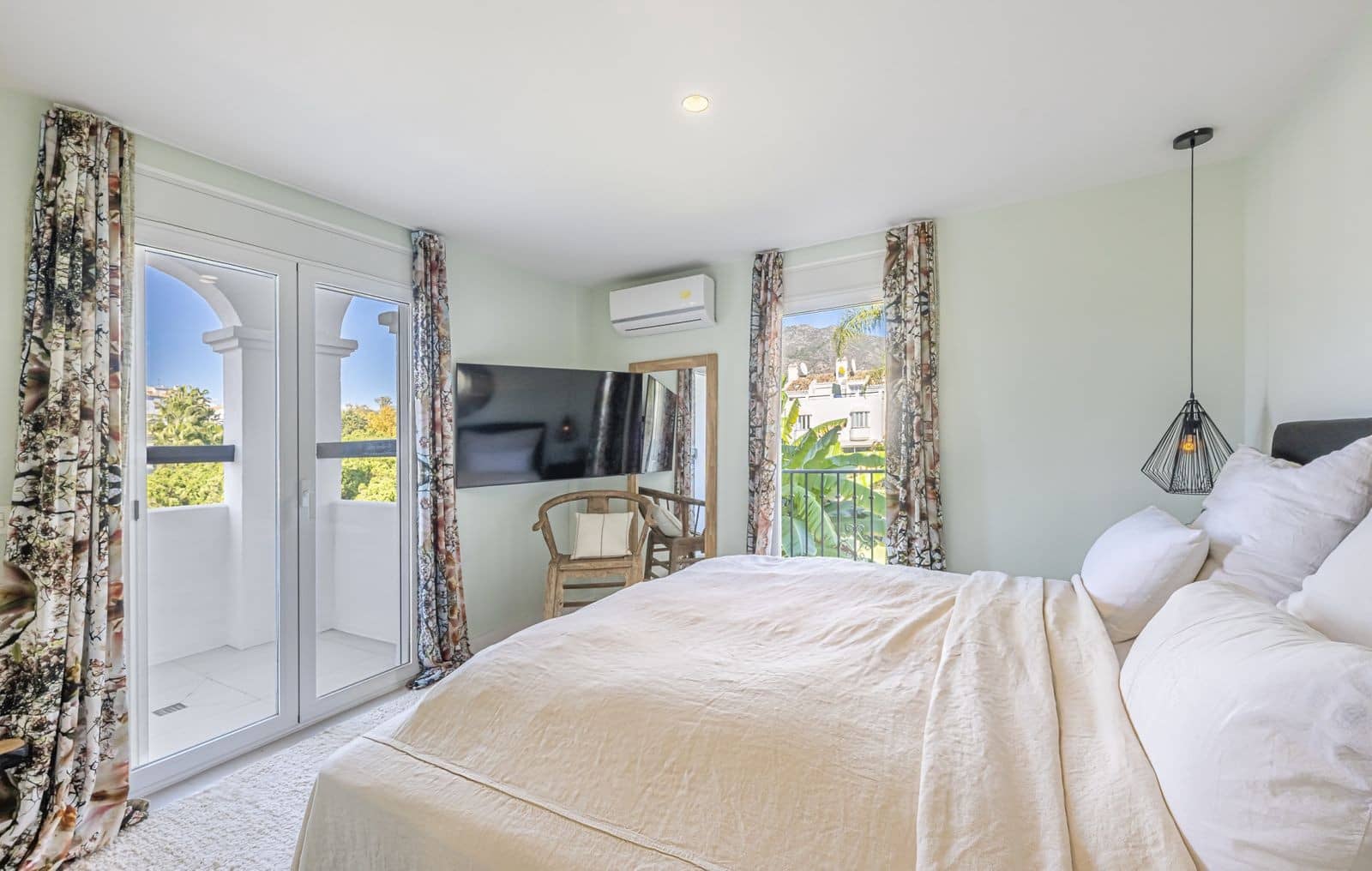 4 chambre Maison de Ville à vendre à Marbella avec piscine garage - 2 195 000 € (Ref: 9799139)