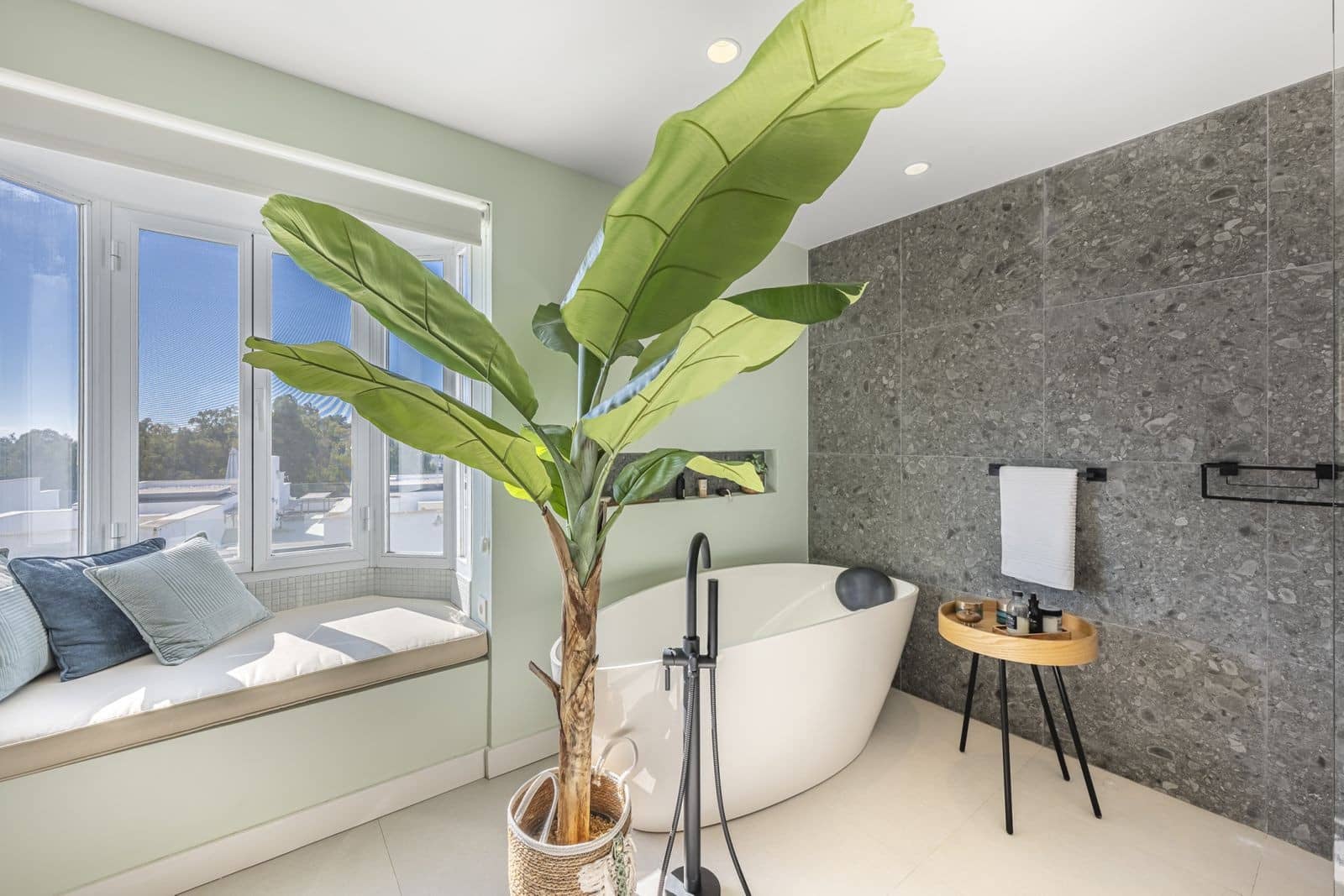 4 sypialnia Dom na sprzedaż w Marbella z basenem garażem - 2 195 000 € (Ref: 9799139)