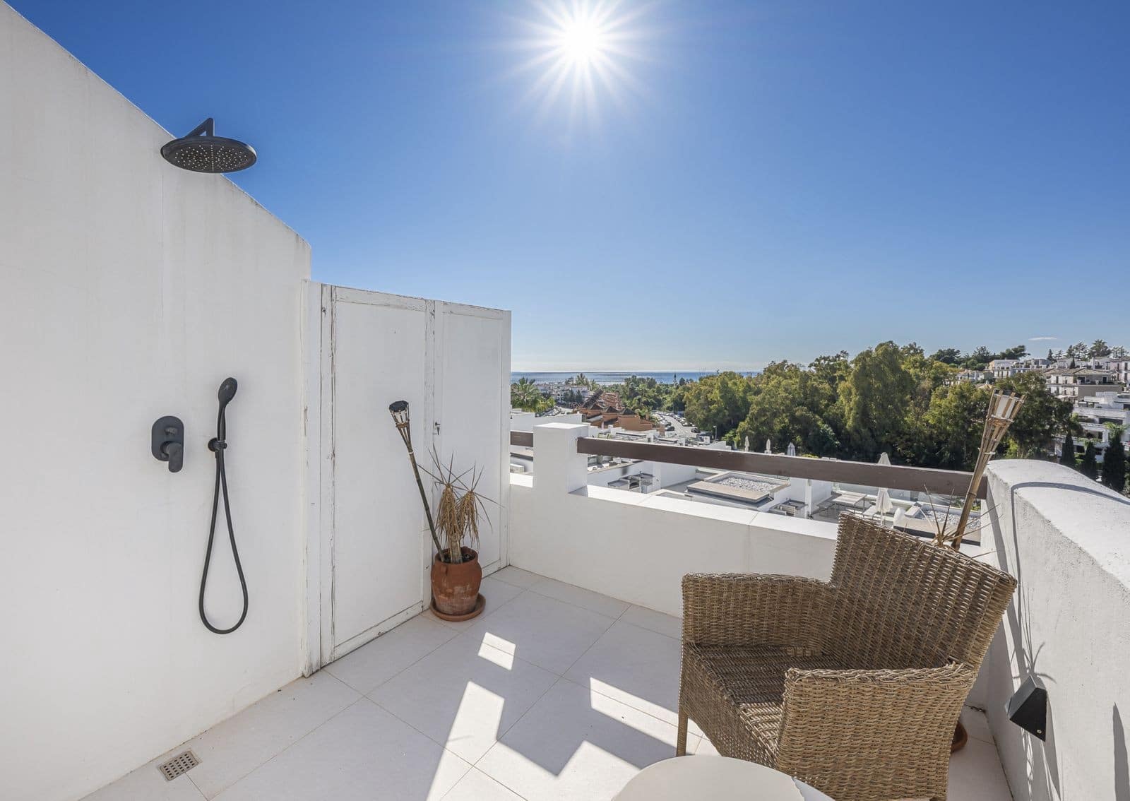 4 sypialnia Dom na sprzedaż w Marbella z basenem garażem - 2 195 000 € (Ref: 9799139)