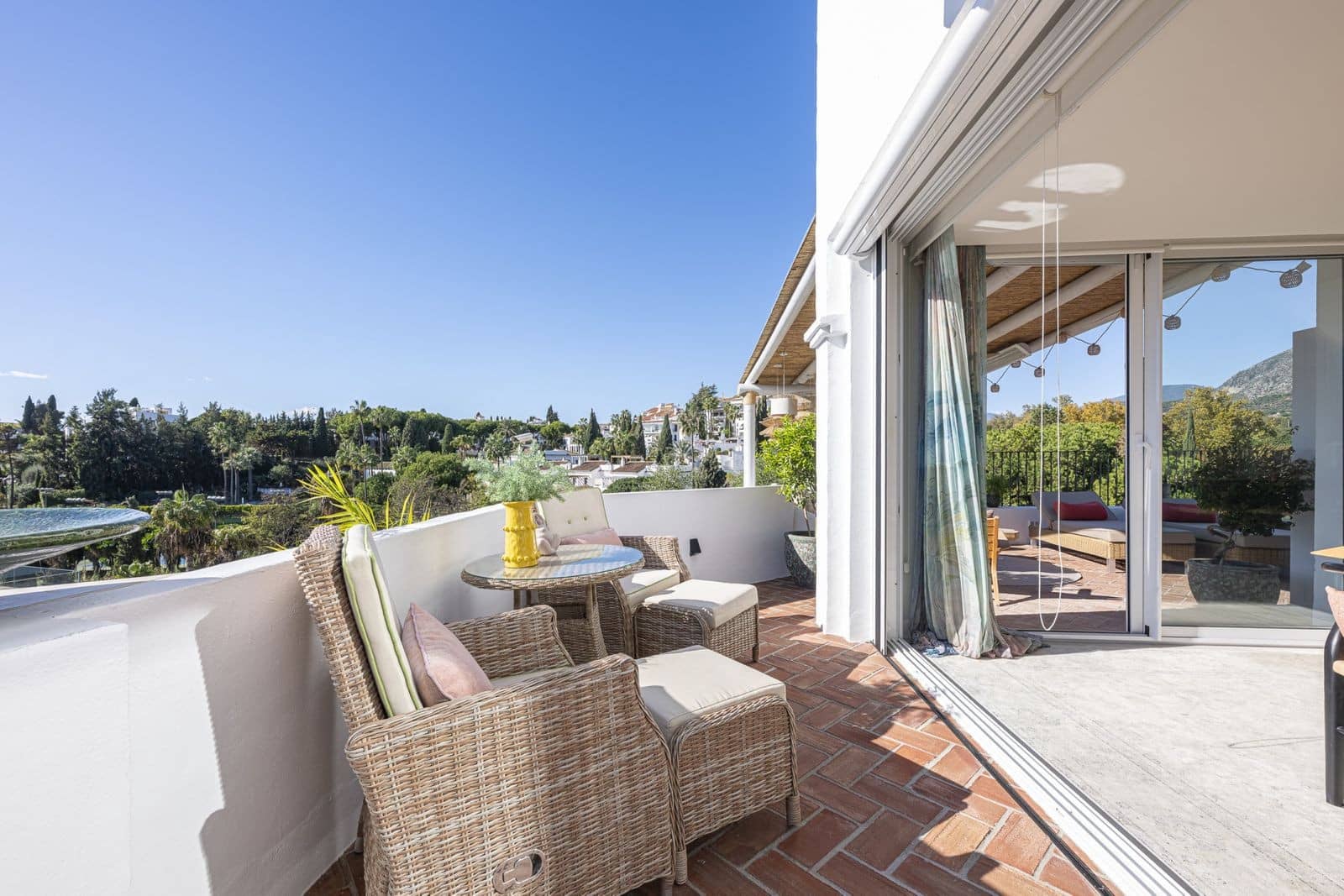 4 sypialnia Dom na sprzedaż w Marbella z basenem garażem - 2 195 000 € (Ref: 9799139)