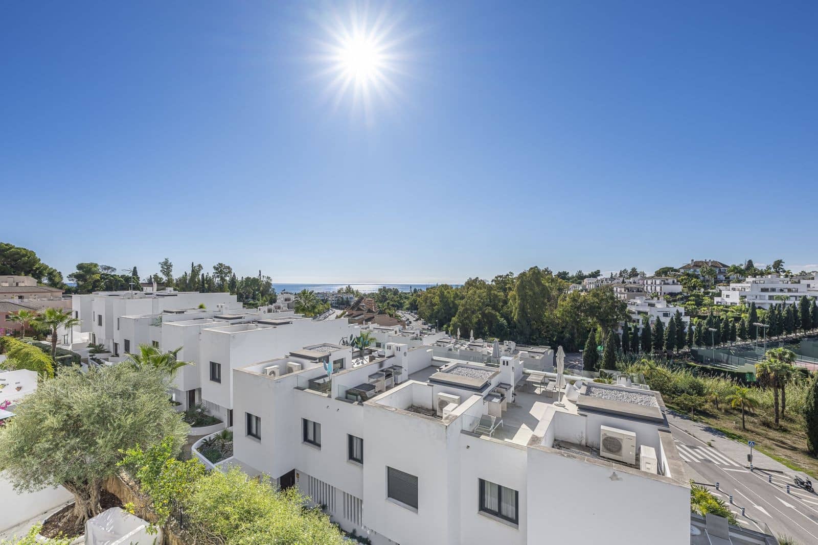 4 sypialnia Dom na sprzedaż w Marbella z basenem garażem - 2 195 000 € (Ref: 9799139)